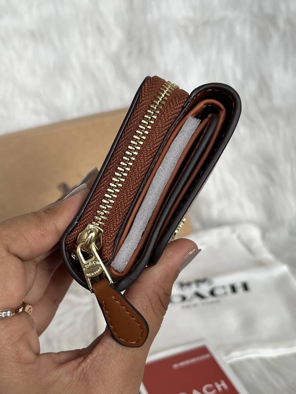 Coatch_1-4_Premium_Flap_Wallet_With_OriginalBox_DustCover_Highend_Coded