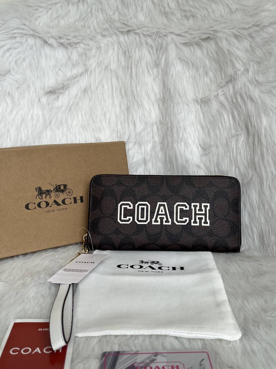 Coatch_9-2_Premium_quality_zipper_Wallet_With_Box_Tags_DustCover_Highend_Qualitu