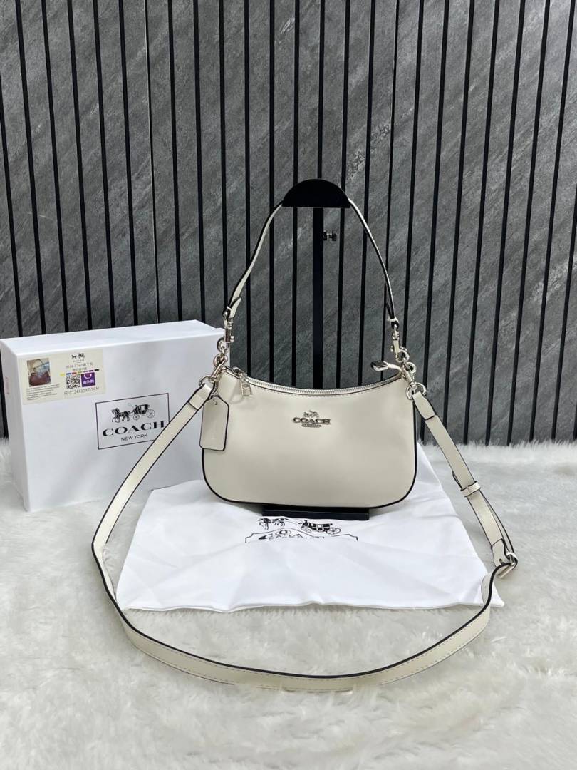 Coach Teri White ShoulderBag With OriginalBox DustCover