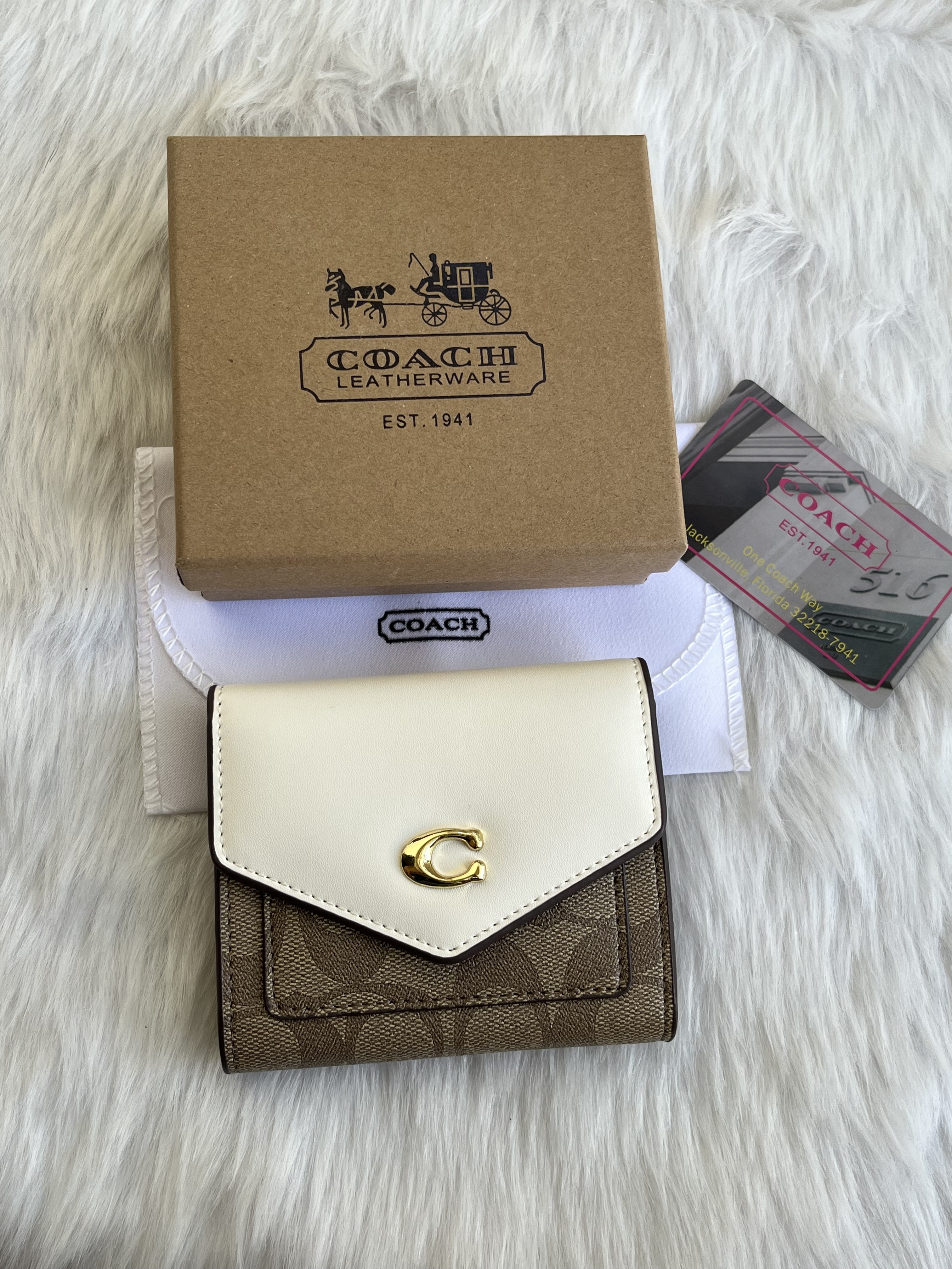 Coatch_117_3_Fold_Wallet_With_OriginalBox_DustCover_Card