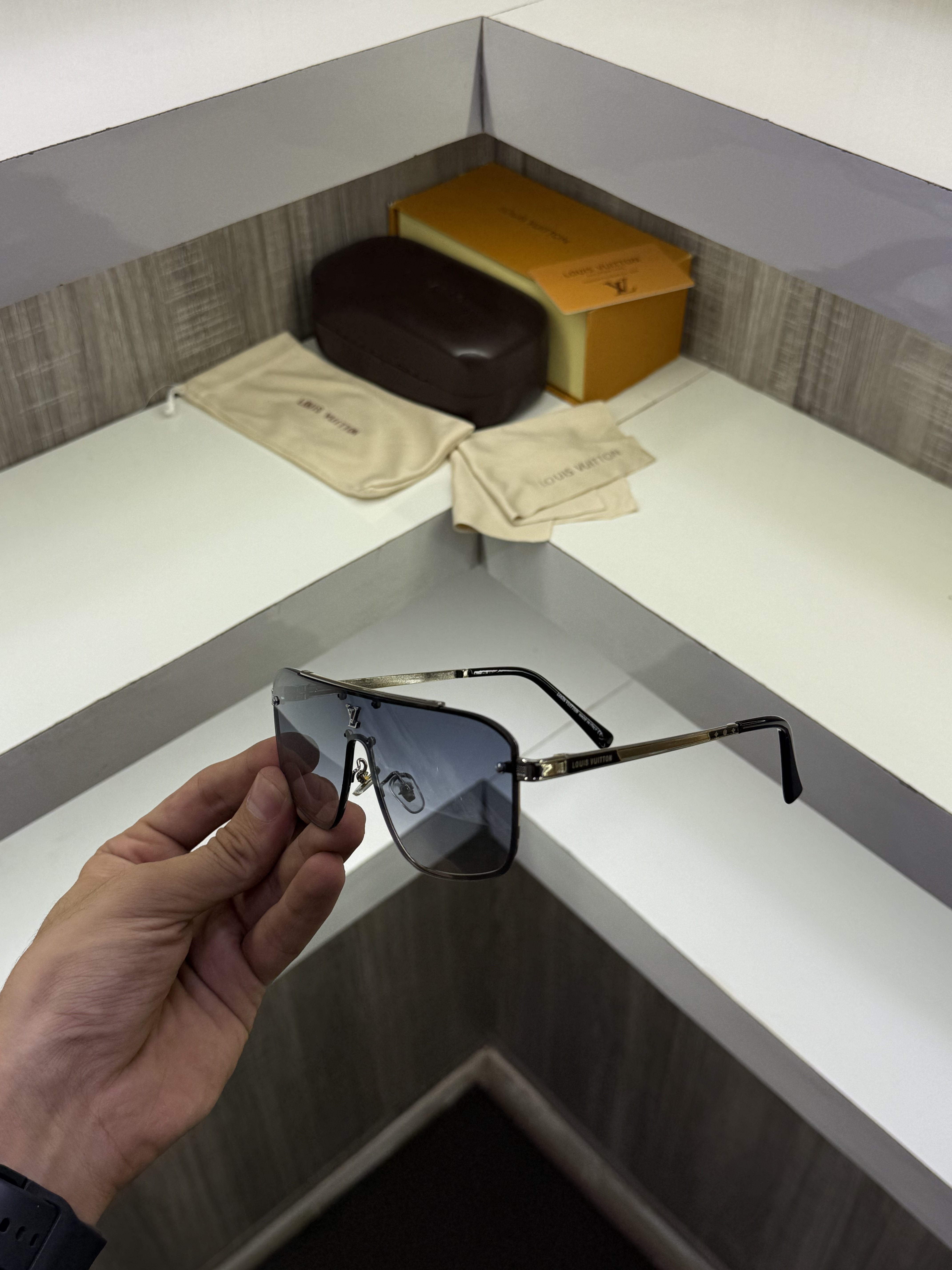 Loui Vuitton 2031 Premium sunglass
