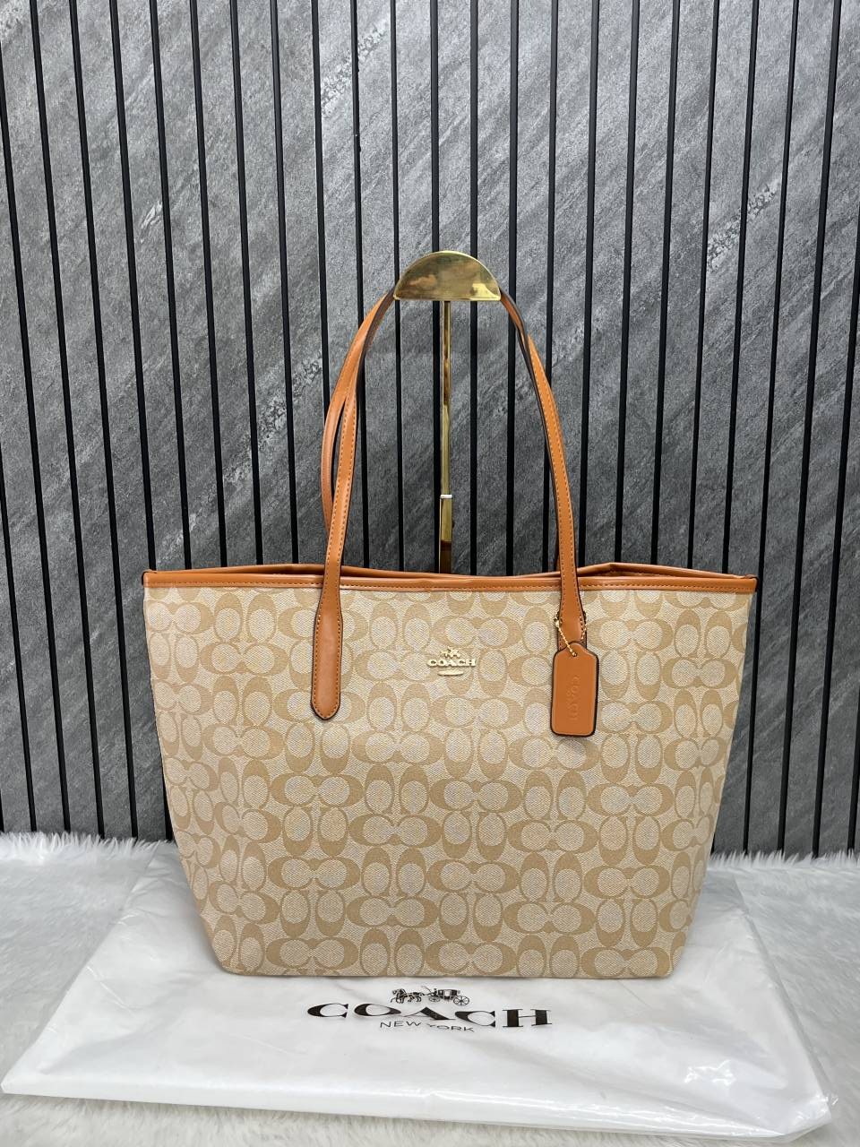 Coacch City Tote Open Tote With Magnet Closer Dustcover & Tags