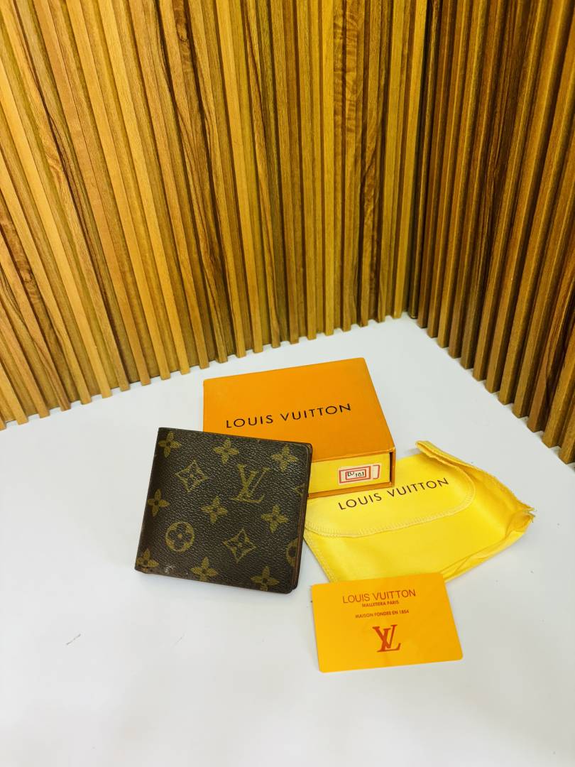 104 LV LOIUS VUTTON PREMIUM QUALITY WALLET