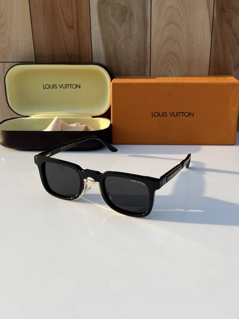Loius vutton_1008_black_gold_sunglass