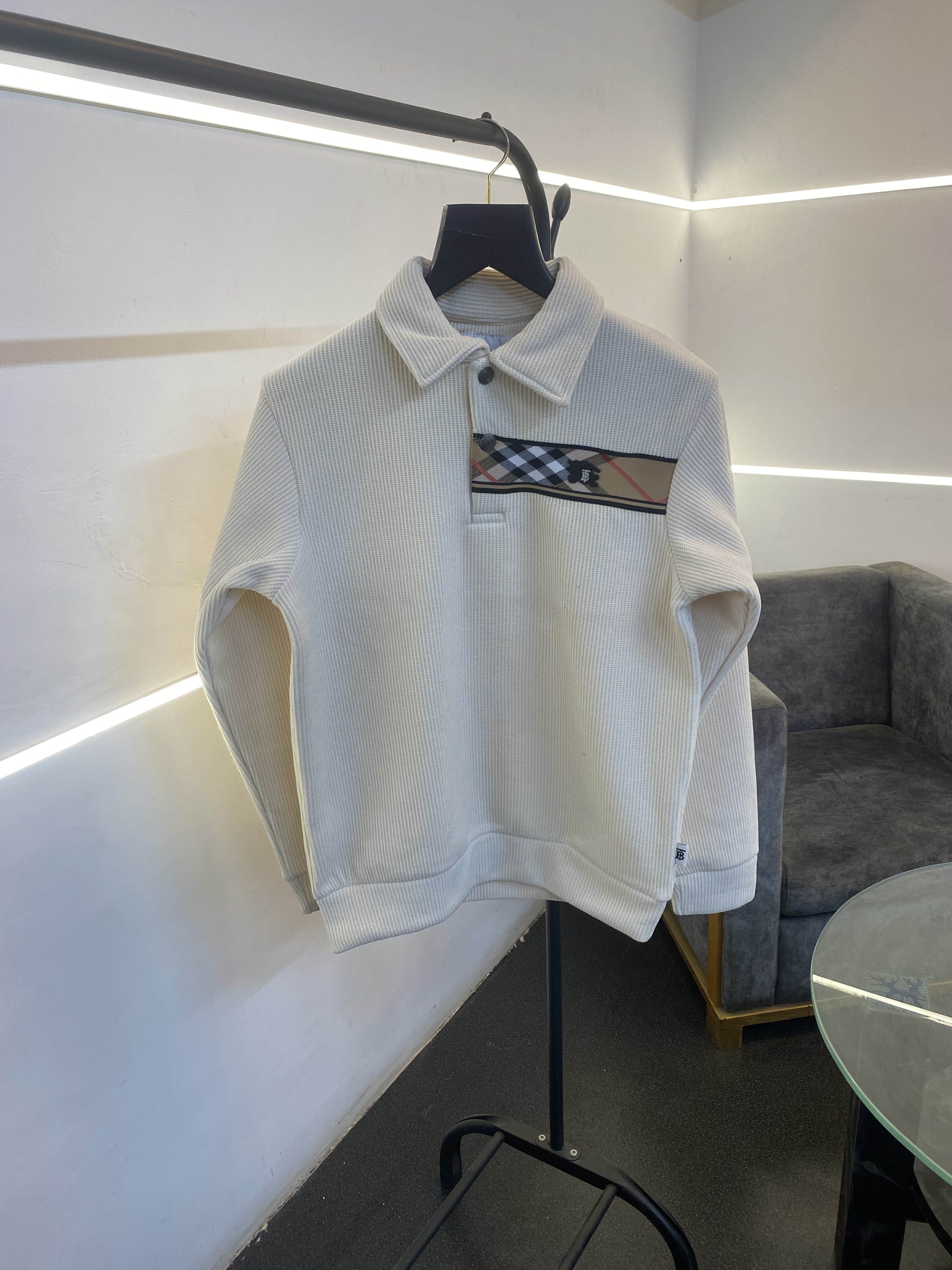 Burbery self knitted imported sweatshirt with brand strip metal logo and brand buttons cream