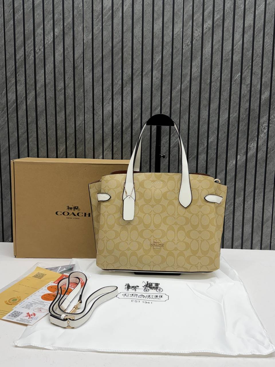 Coacch Hanna CarryAll Medium Satchel Bag With Original Box & DustCover