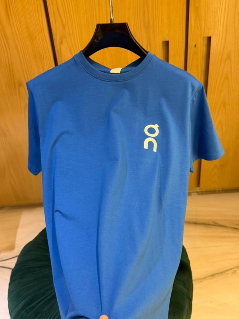 On Cloudx IMPORTED STORE ARTICLE T SHIRTxx