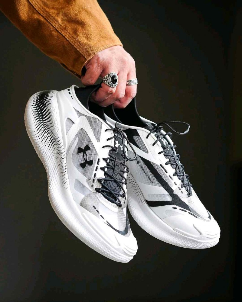 Underr Armour Echo SlipSpeed White Black 6014