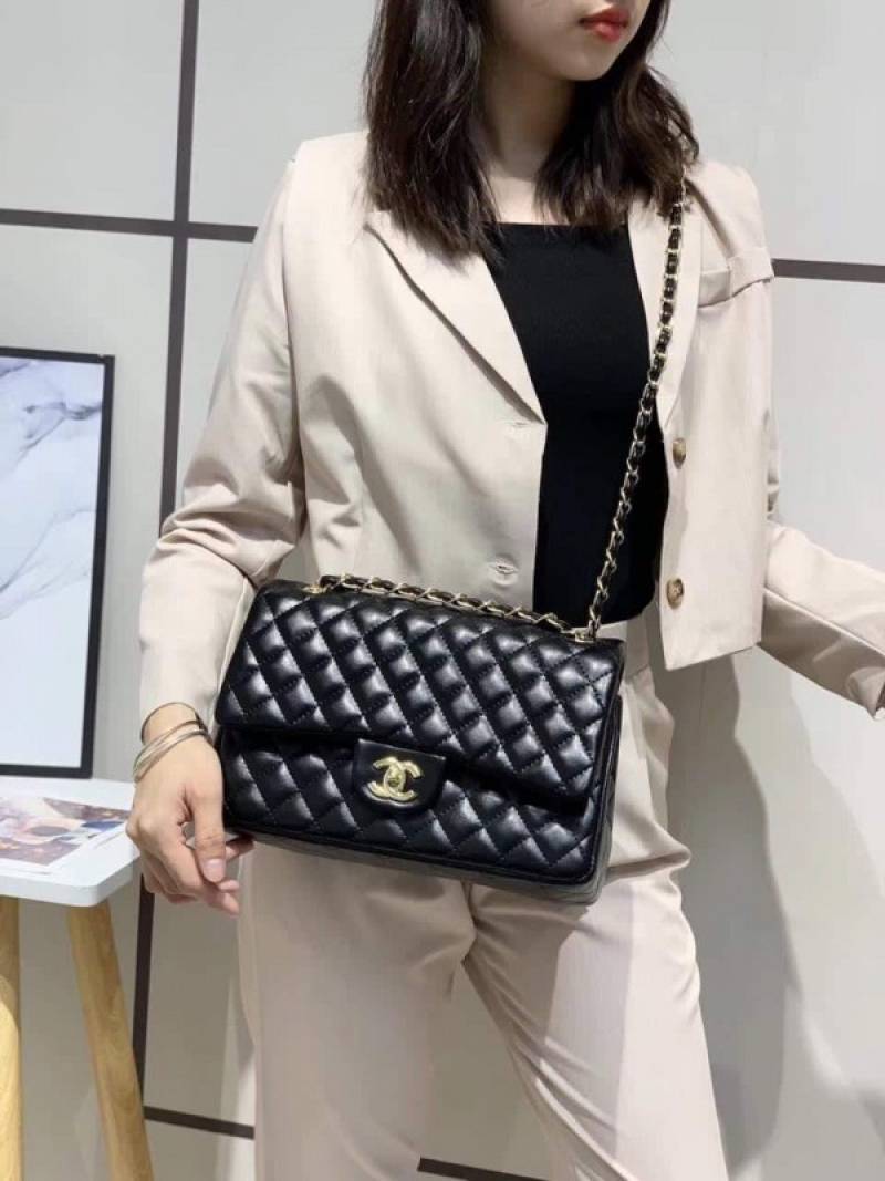 Chennel_Classic_Jumbo_Flap_Shoulder_Bag_With_OG_Box_&_Dust_Bag_(Black-113)