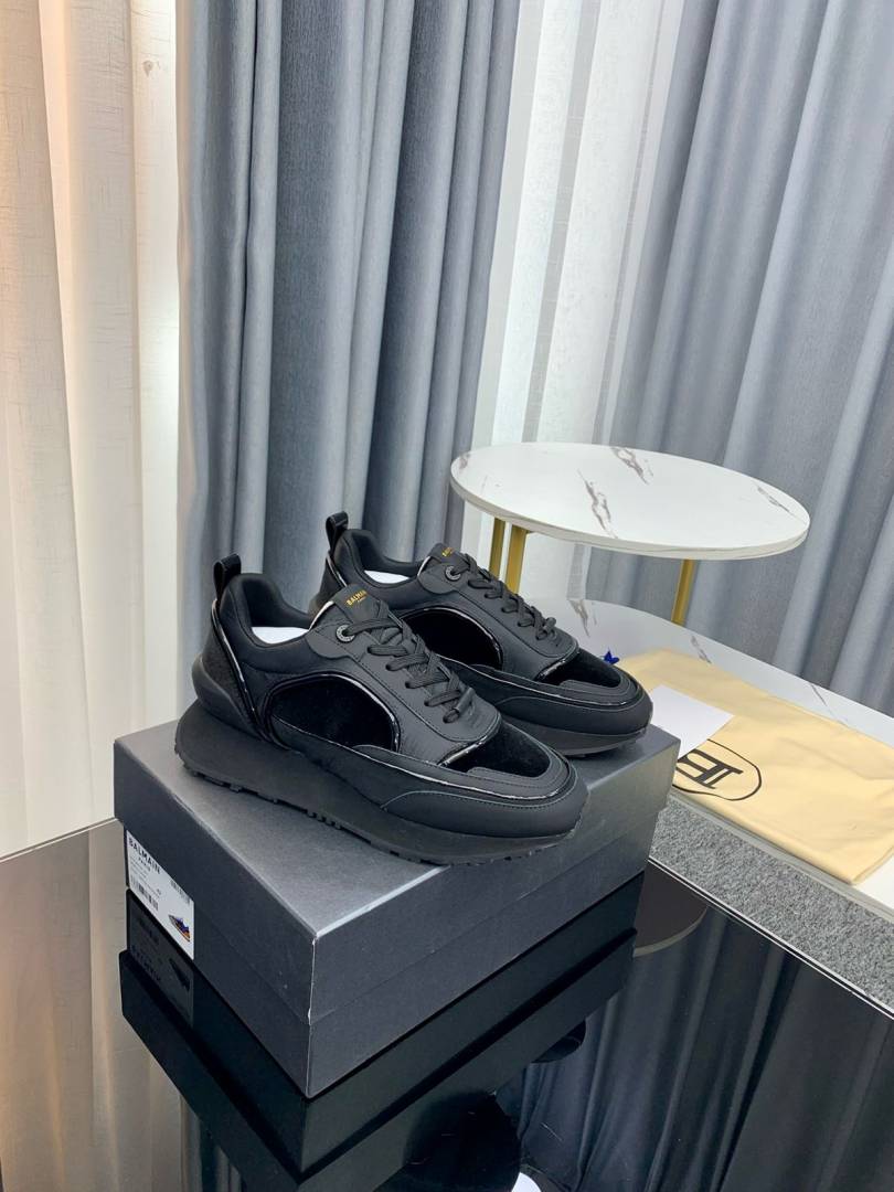 Balmain RACER LOW TOP BLACK SNEAKER PREMIUM video