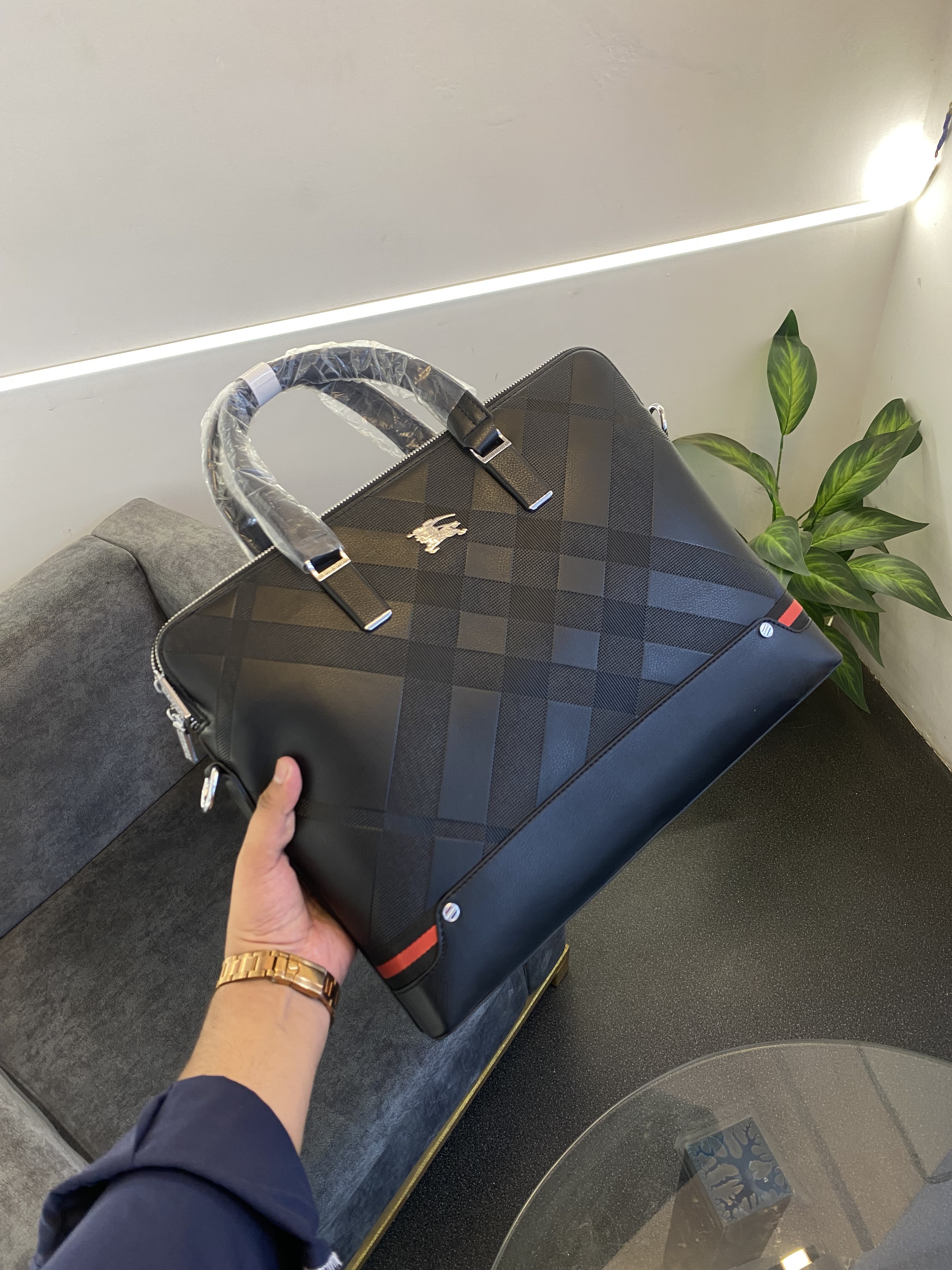 Burbery Imported leather laptop bag with double zip back zip and strap black