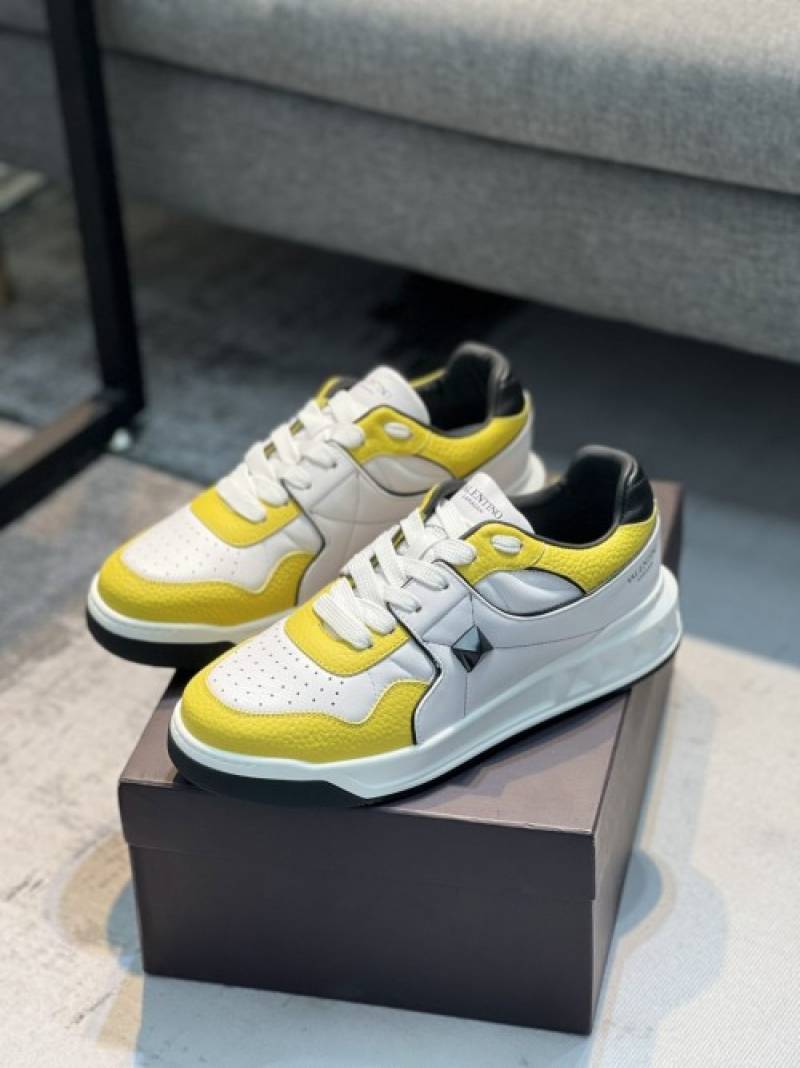 Valentyno garavani one stud low top nappa sneaker white yellow 513