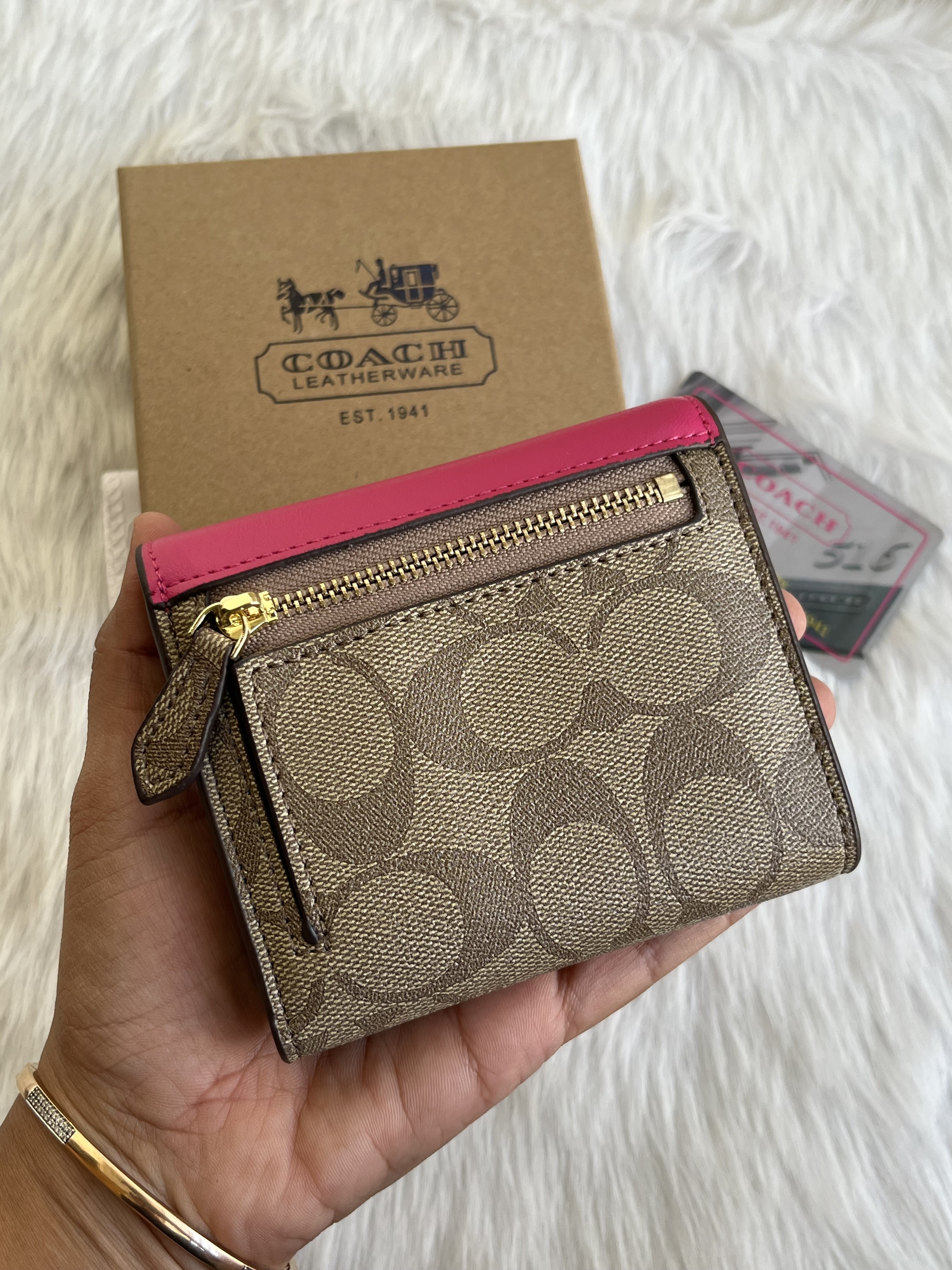 Coatch_113_3_Fold_Wallet_With_OriginalBox_DustCover_Card