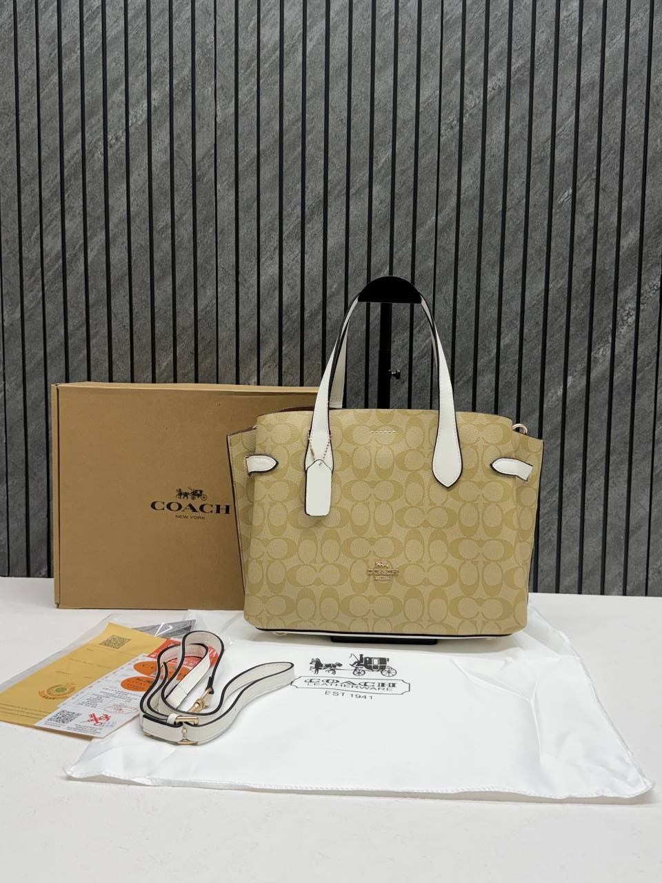 Coacch Hanna CarryAll Medium Satchel Bag With Original Box & DustCover