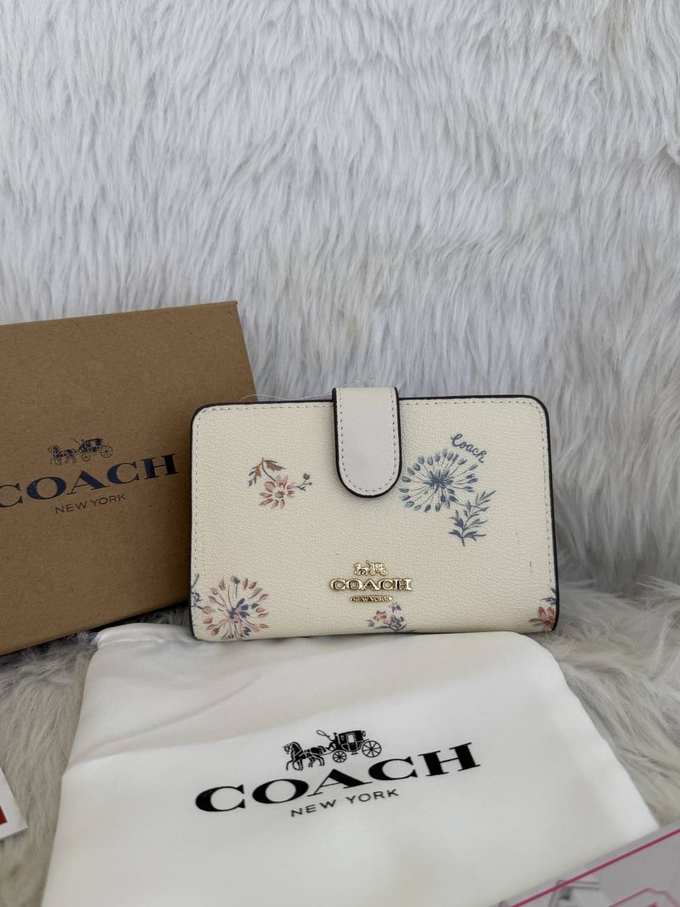 Coacchh A3 Corner Zip Signature Wallet With Original Box DustCover Tags Card Highend Quality