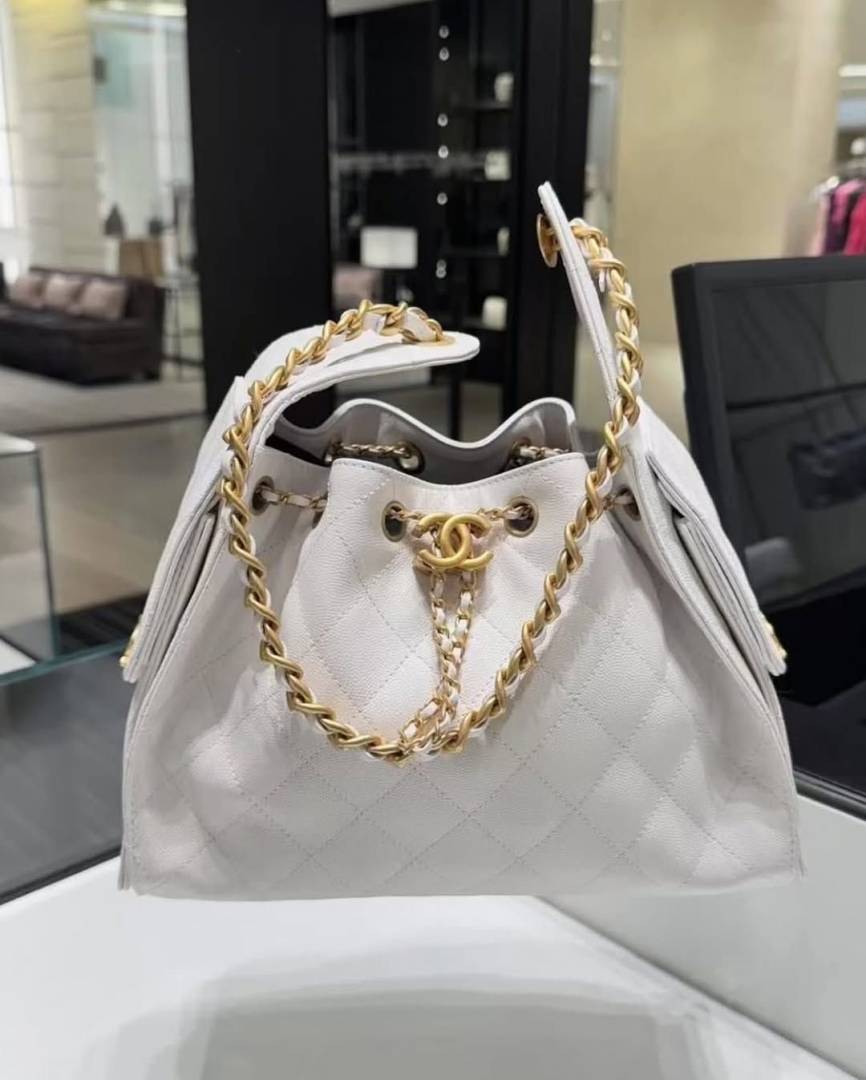 Chaneel_CB_25_White_Medium_Shoulderbag_With_OriginalBox_CarryBag_DustCover