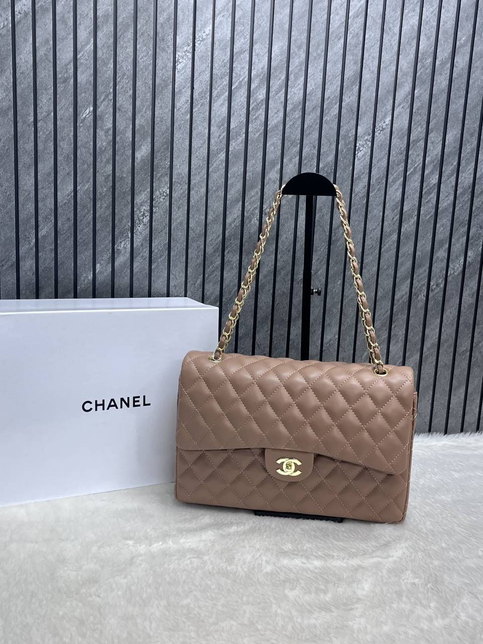 Chennel_Jumbo_Extra_Large_Size_Leather_ShoulderBag_With_OriginalPacking