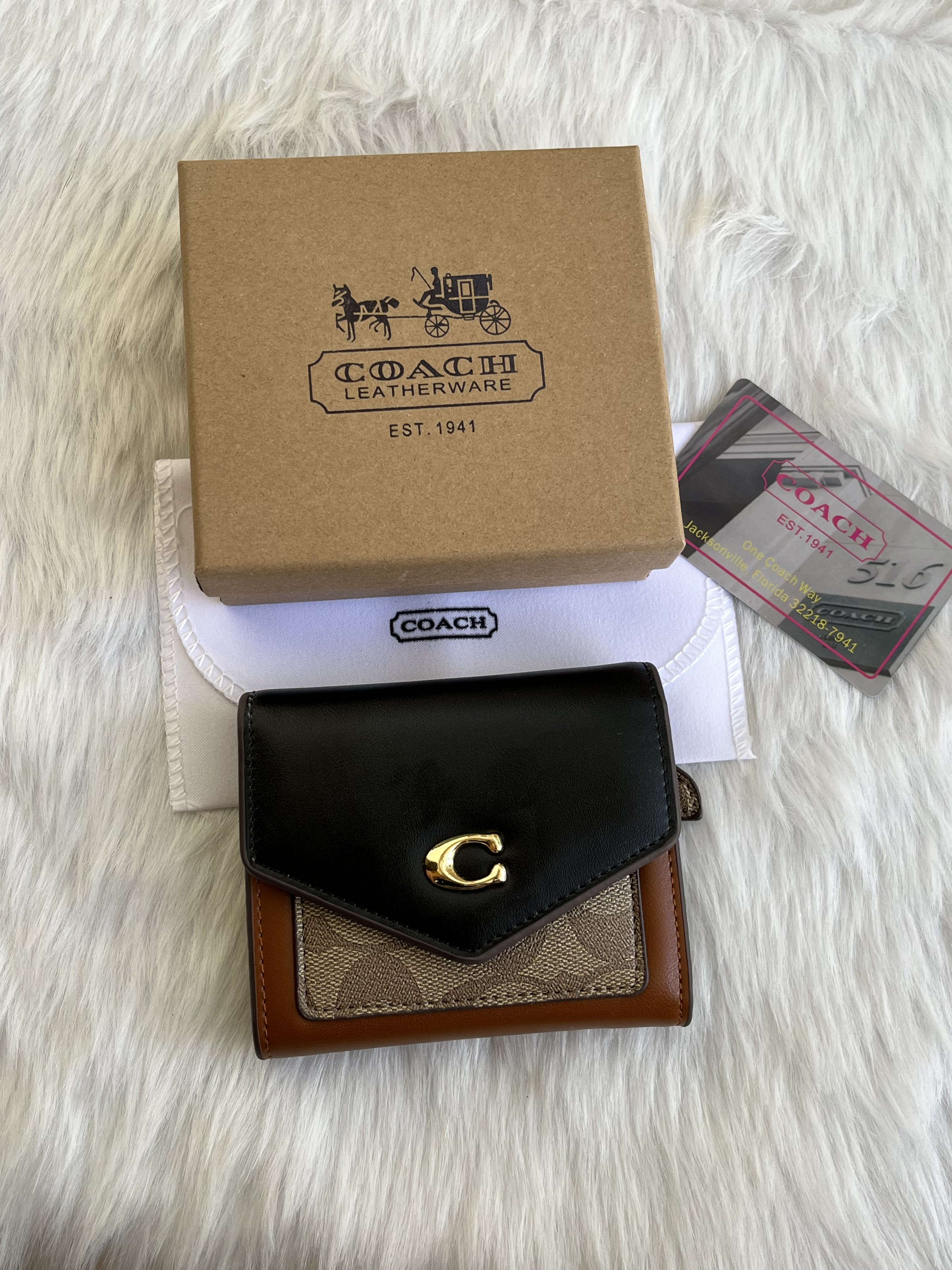Coatch_112_3_Fold_Wallet_With_OriginalBox_DustCover_Card