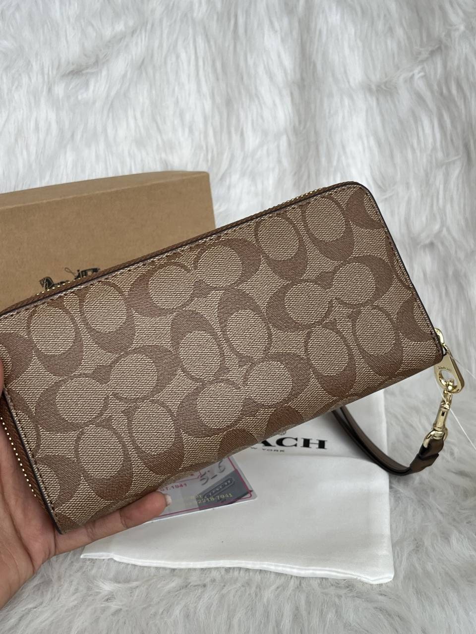Coatch_12-1_Premium_quality_zipper_Wallet_With_Box_Tags_DustCover_Highend_Quality