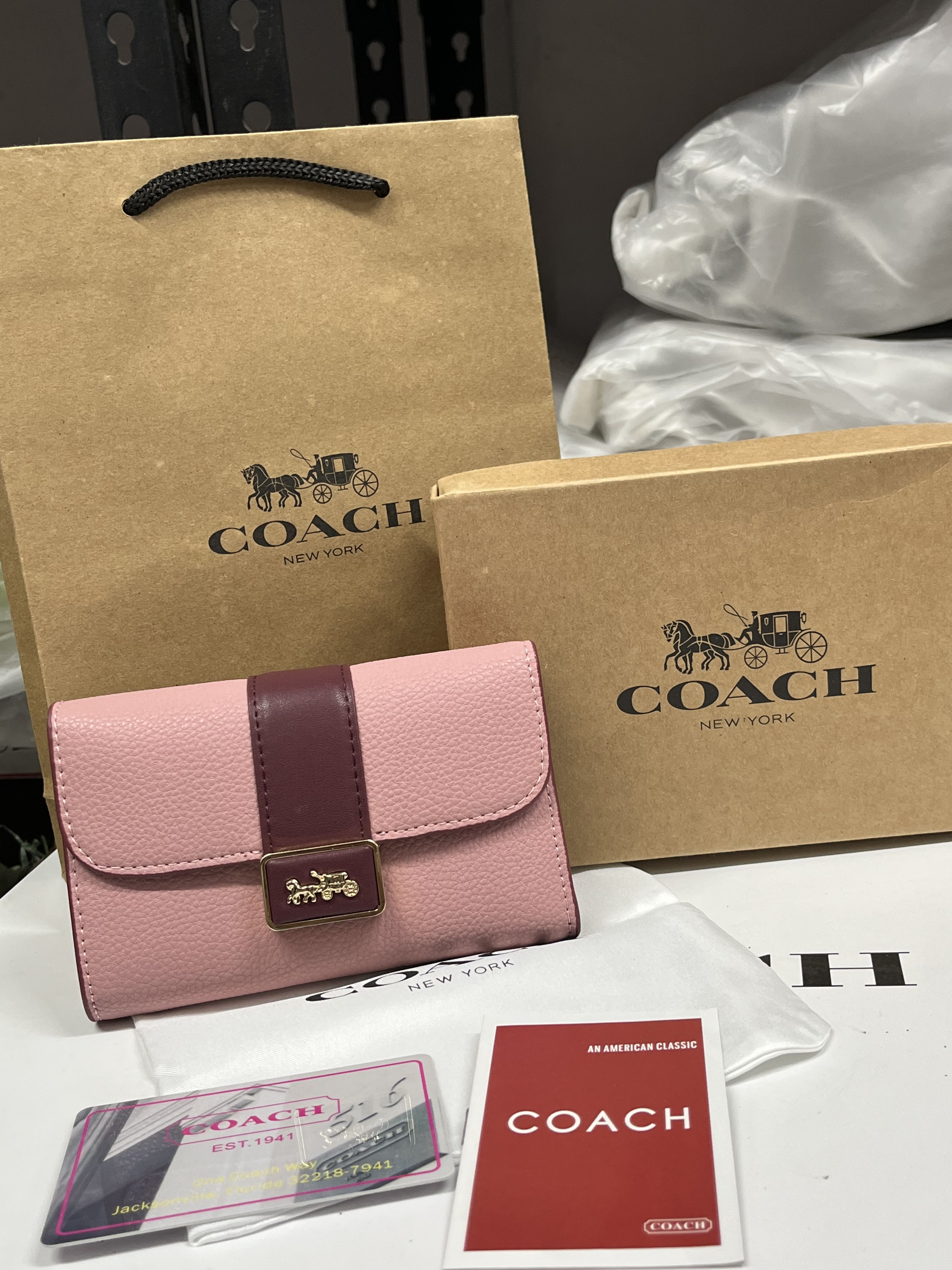 Coach_4-4_grace_premium_wallet_with_originalbox_carryBag