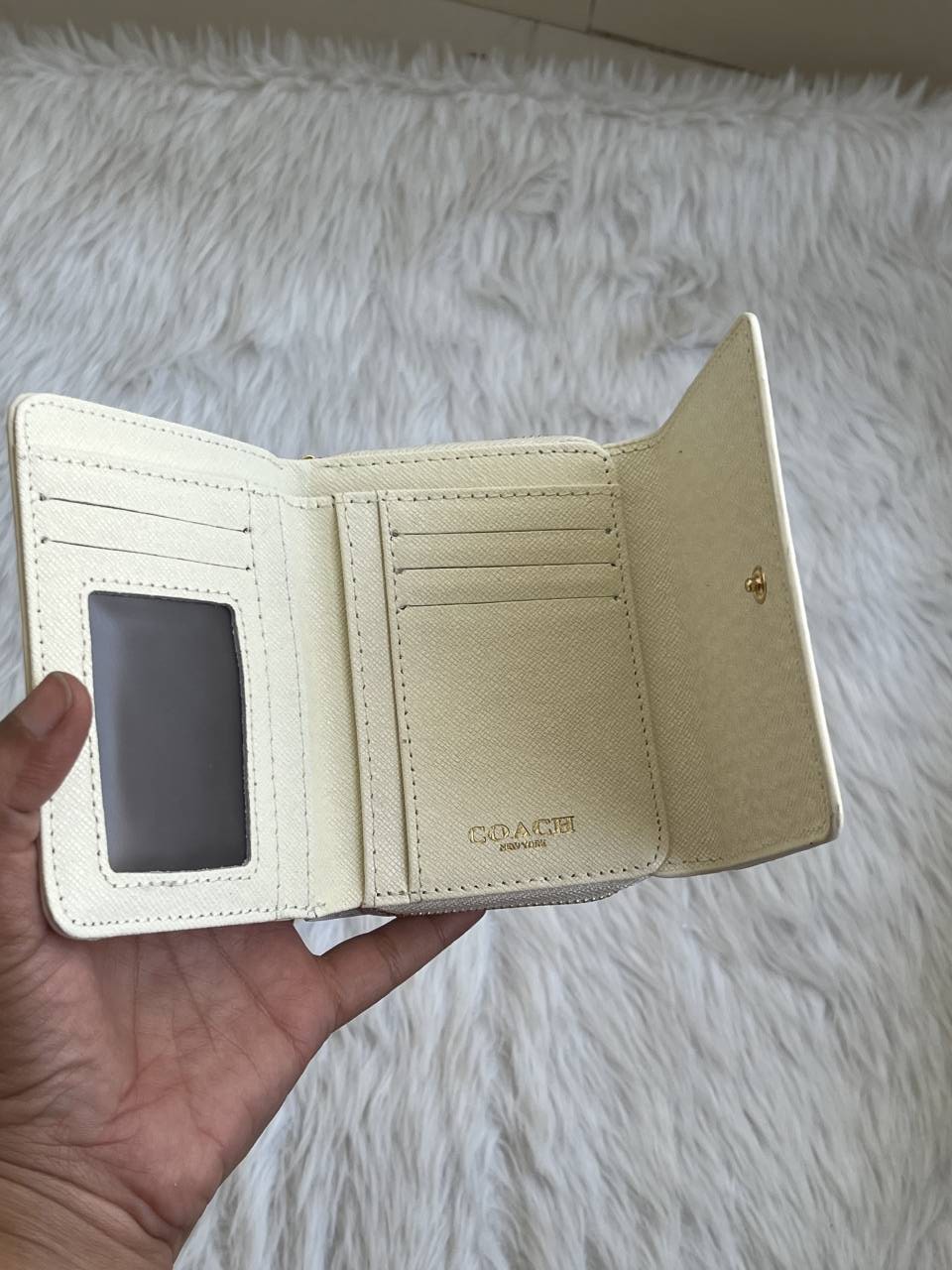 Coatch_116_Daisy_Trifold_Wallet_With_OriginalBox_DustCover_Premium