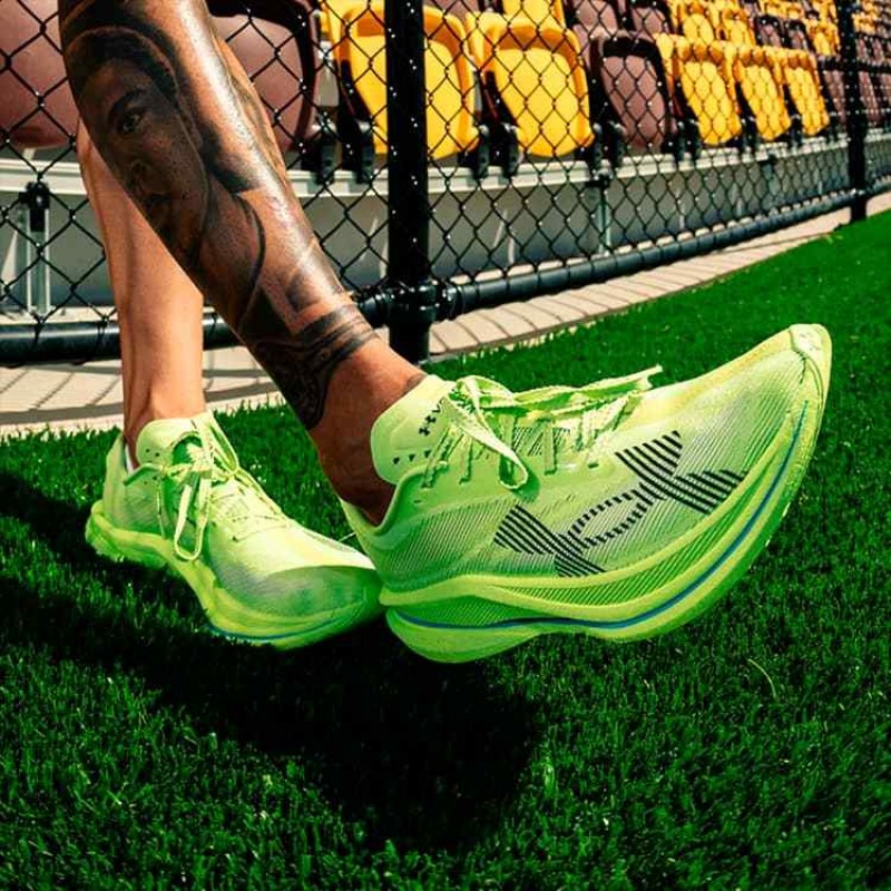 Underr Armour Velociti Elite 3 Lime Green 2625