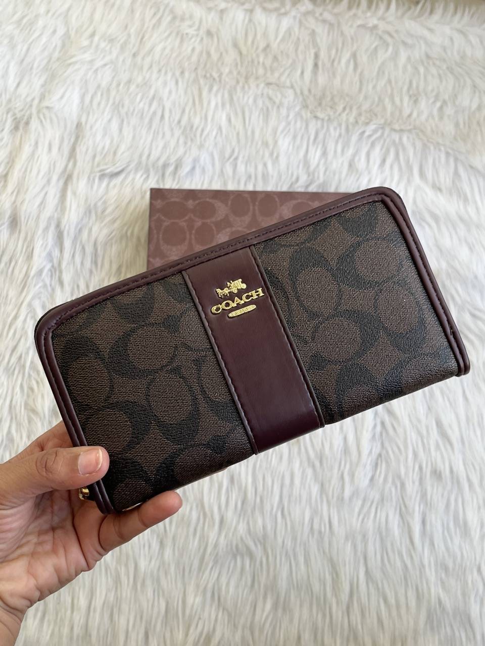 Coatch_127_CB_Long_Zippy_Wallet_With_OriginalBox