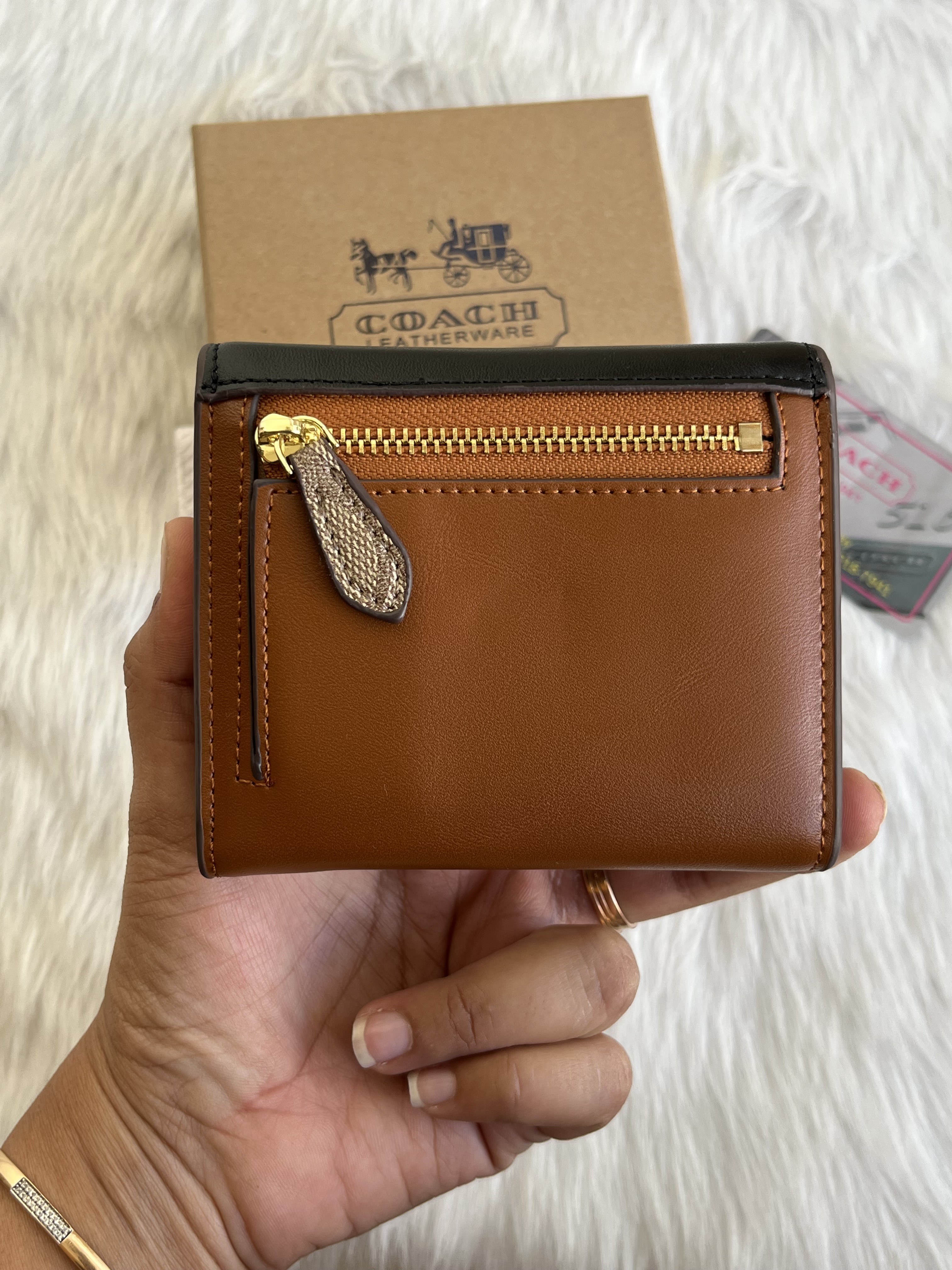 Coatch_112_3_Fold_Wallet_With_OriginalBox_DustCover_Card