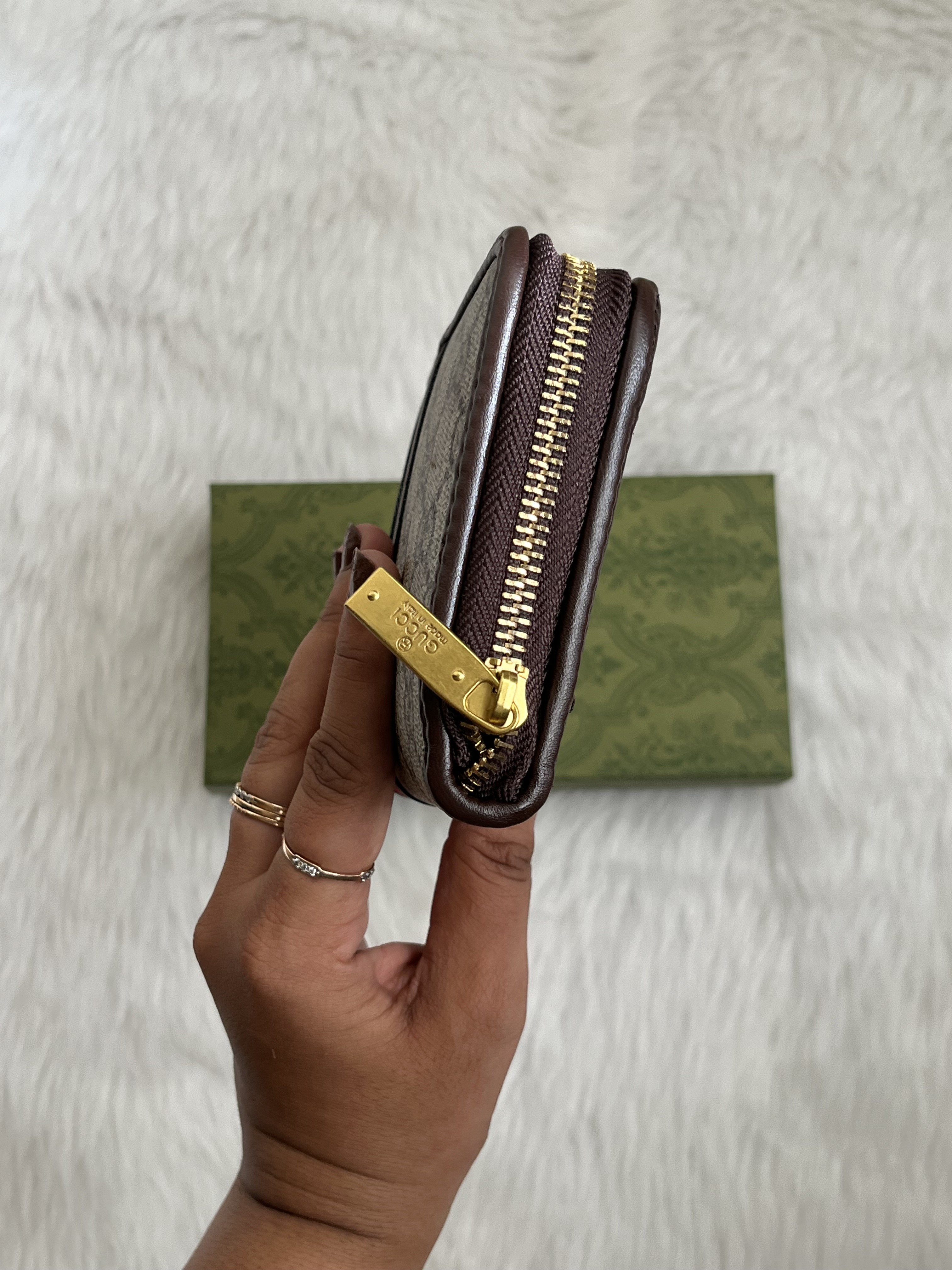 Guchi_89_Zippy_Wallet_With_Original_Box
