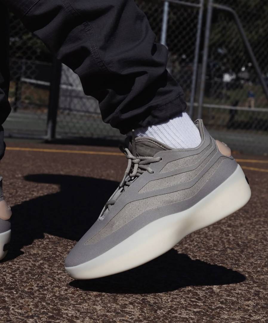 Adiddas fear of god athletics basketball low putty beige