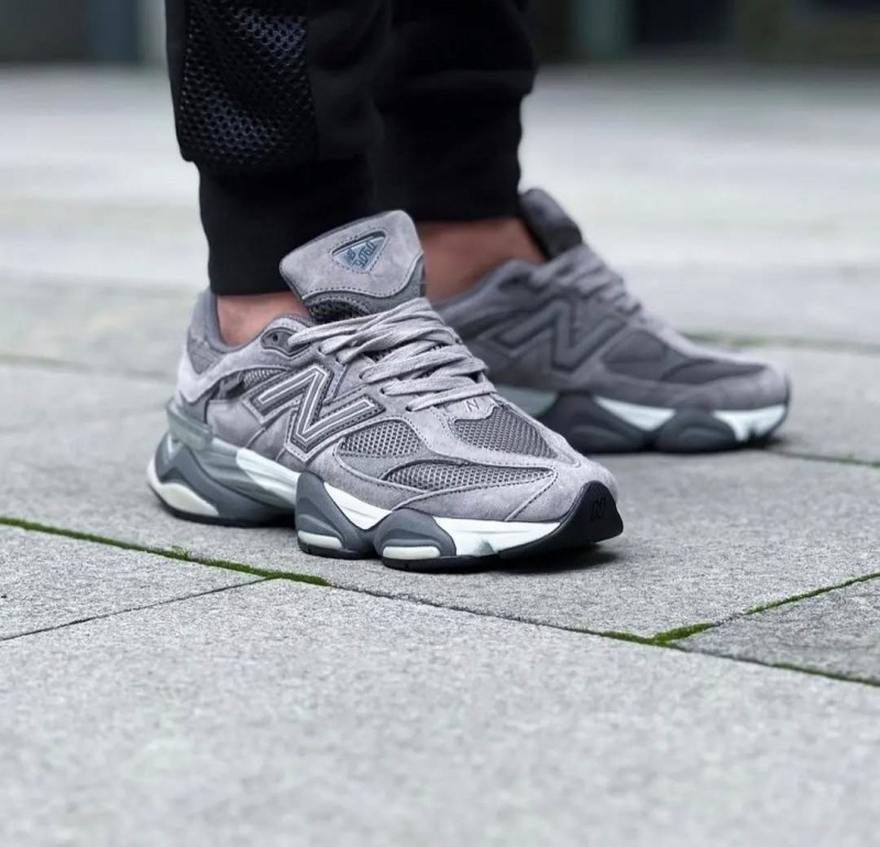 9060 Cool Grey 584