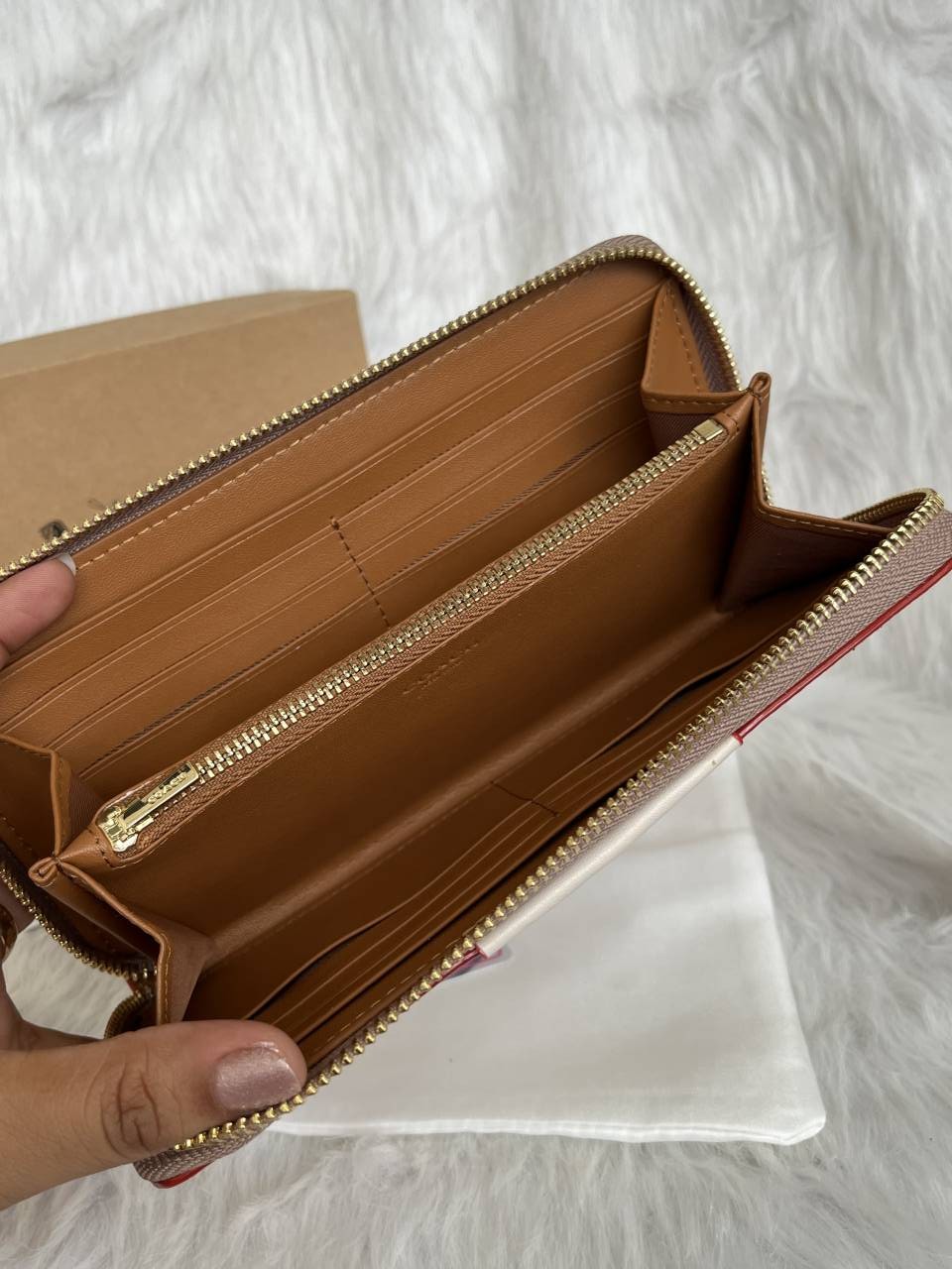 Coatch_10-2_Premium_quality_zipper_Wallet_With_Box_Tags_DustCover_Highend_Quality