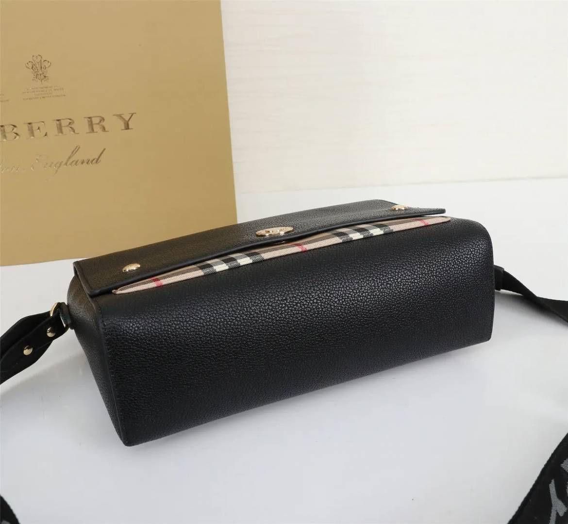 Burbberry Note Premium Signature Shoulder Bag With OG Box & Dust Bag (Black - 1184)