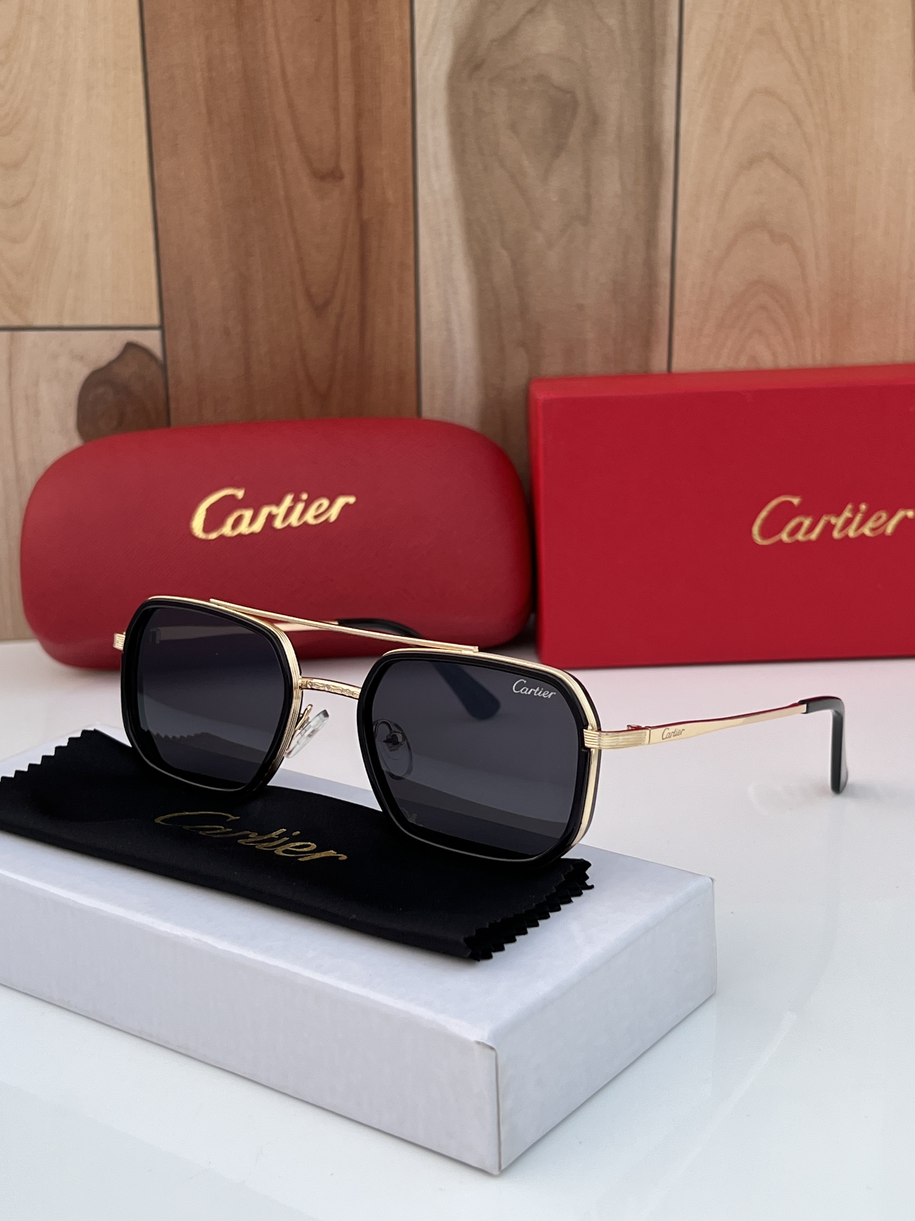 Cartier_243_gold_black video