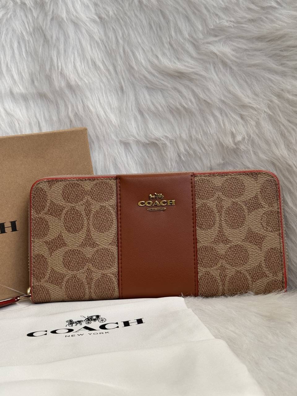 Coatch_10-1_Premium_Zippy_Wallet_With_Original_Box_DustCover_Tags