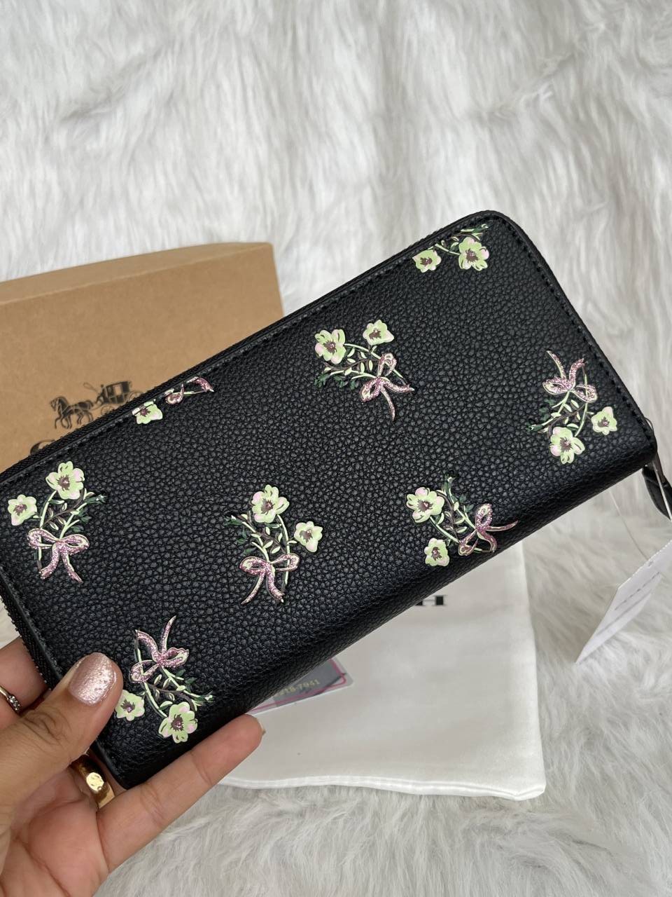 Coatch_13-2_Premium_quality_zipper_Wallet_With_Box_Tags_DustCover_Highend_Qualitu