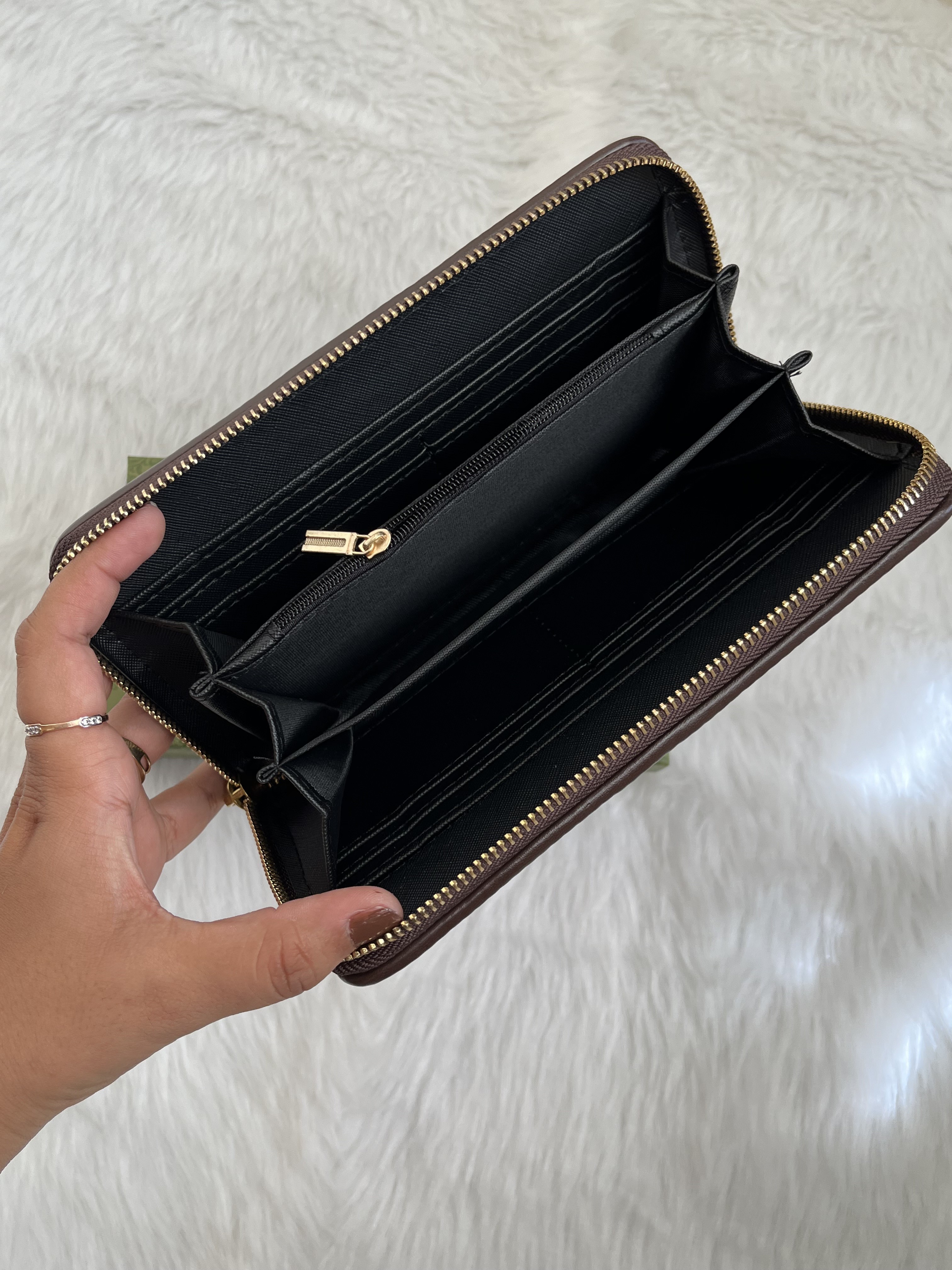 Guchi_88_Zippy_Wallet_With_Original_Box