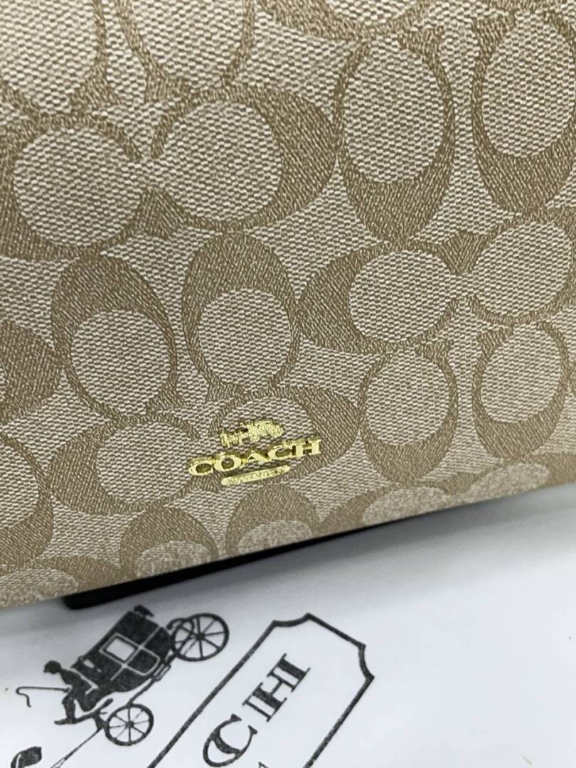 Coacch Laurel Medium Tote With Original Box DustCover & Long Belt