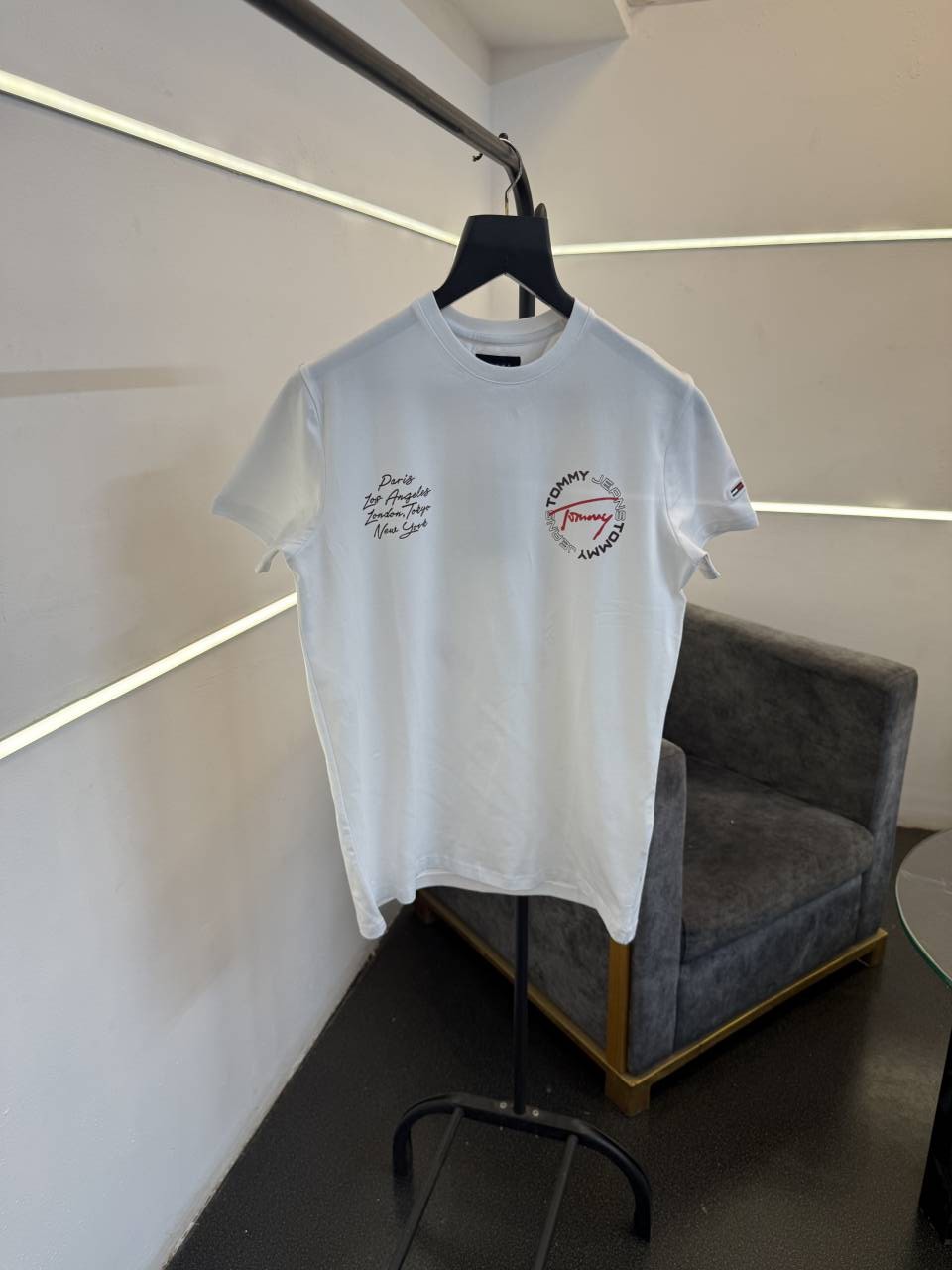 Tommy hilfigar white imported round neck tshirt