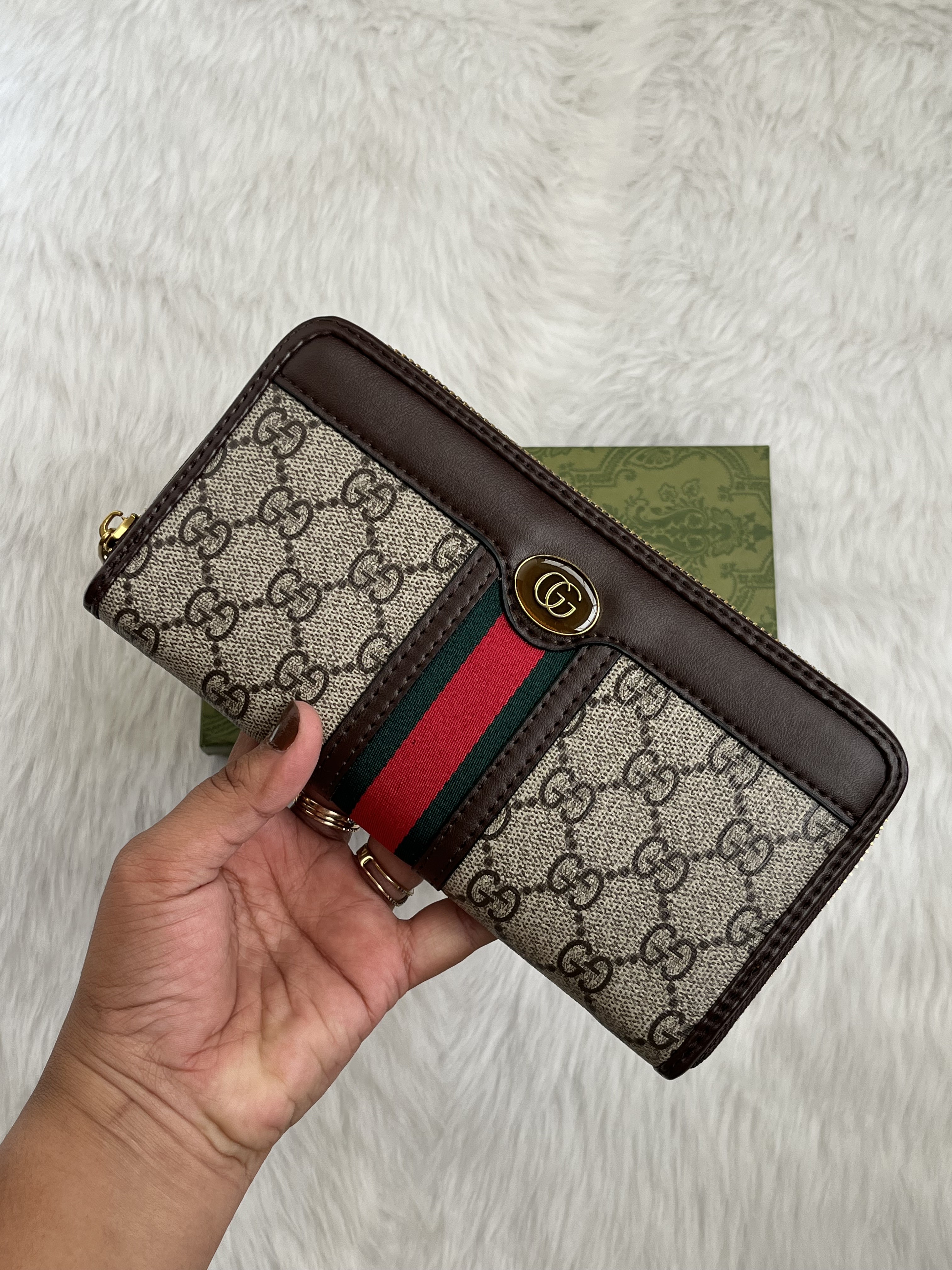 Guchi_89_Zippy_Wallet_With_Original_Box