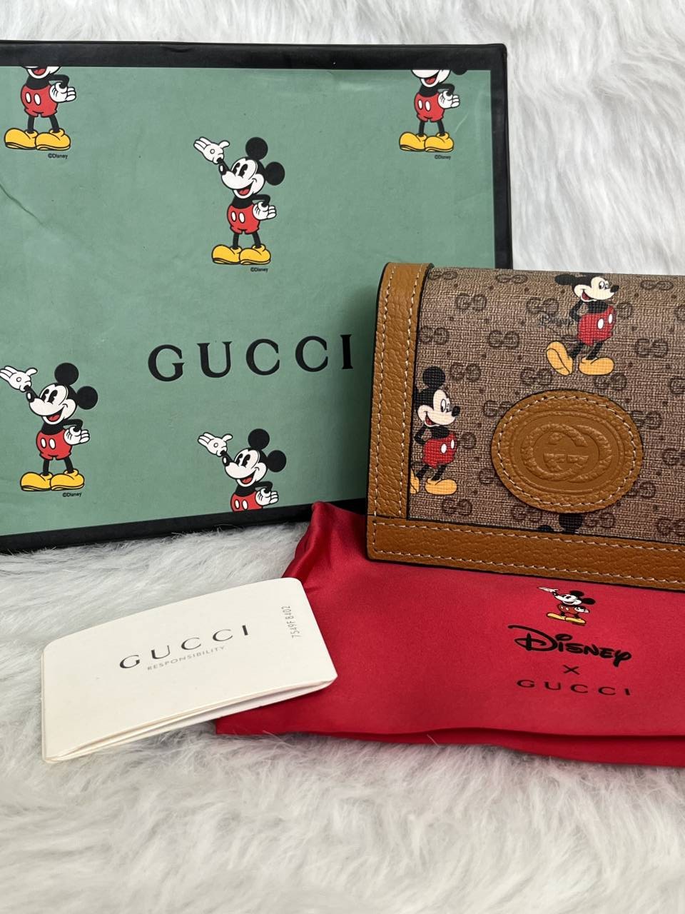 Guchi_X_Disney_Premium_Coded_TwoFold_Wallet_With_OriginalPacking