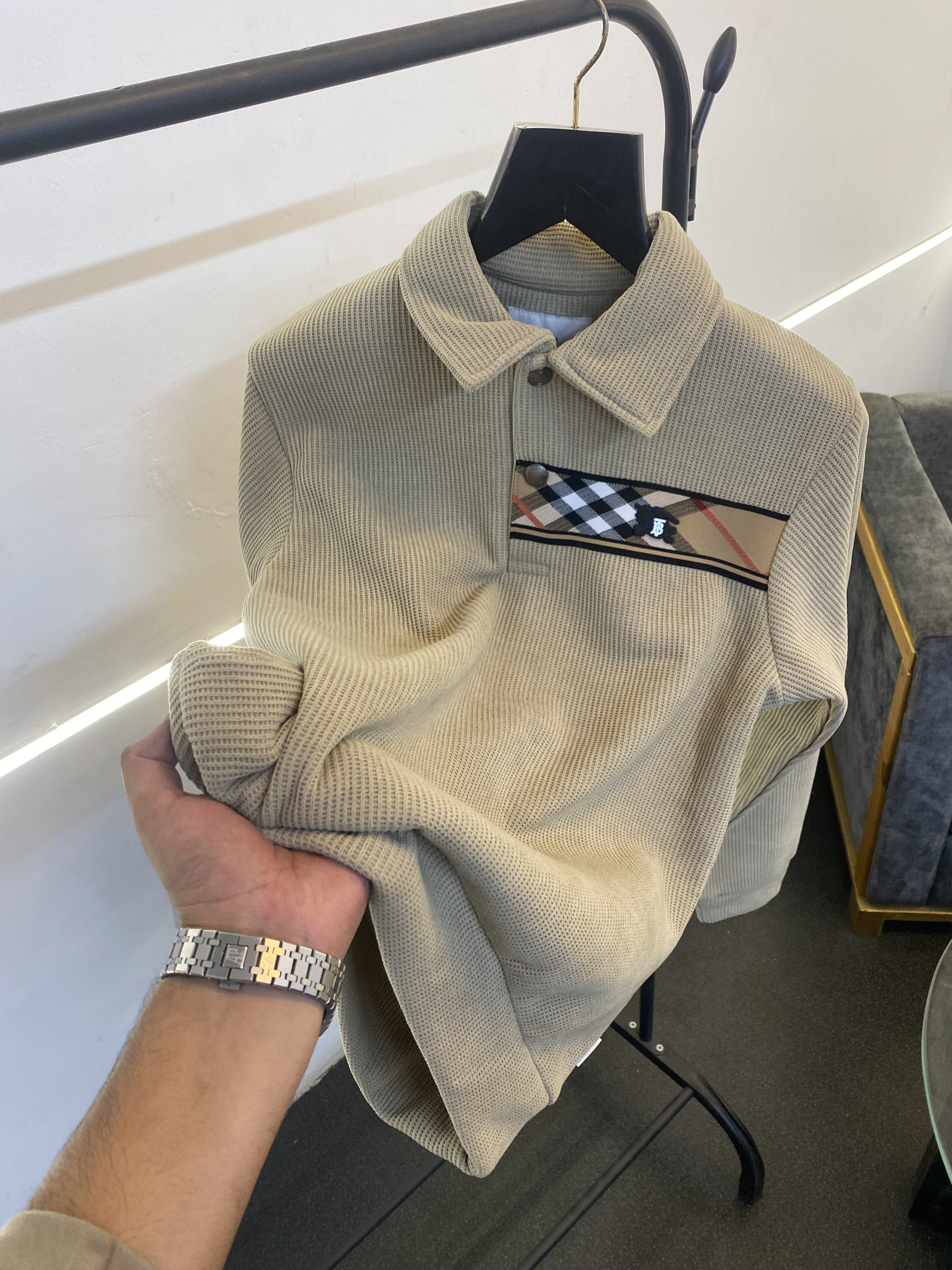 Burbery self knitted imported sweatshirt with brand strip metal logo and brand buttons beige