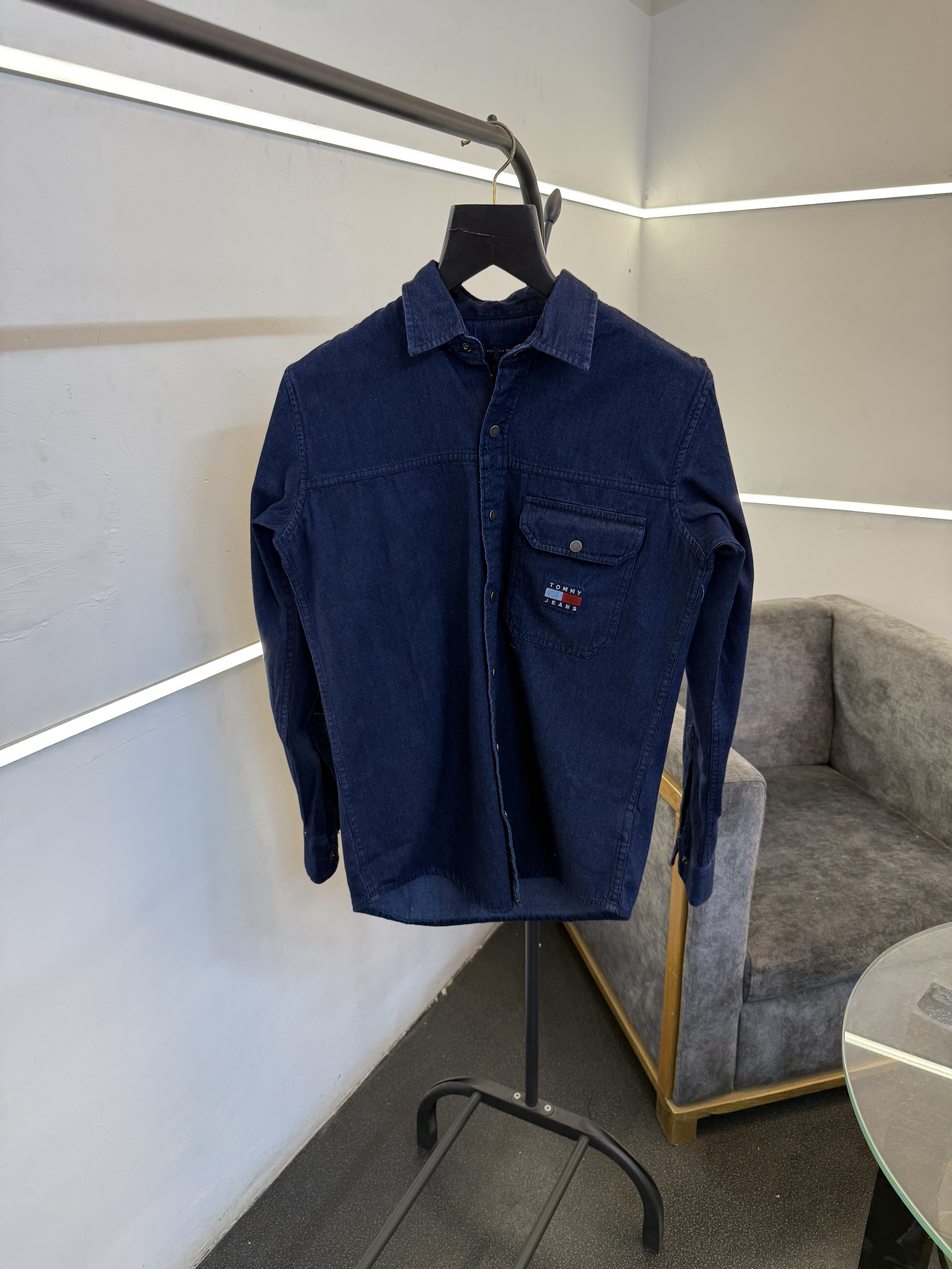 Tommy hilfigar dark blue denim shirt with front pocket and embroidery logo