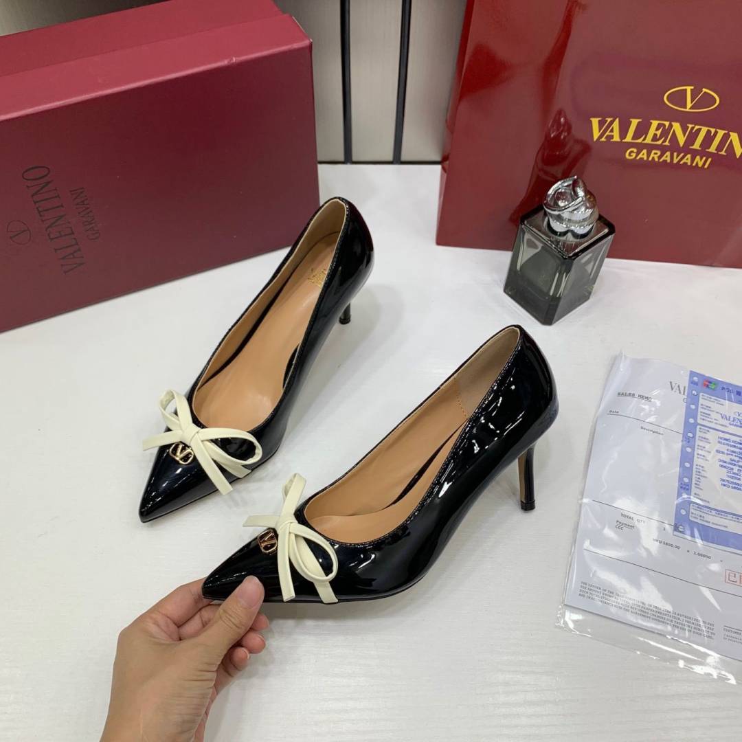 Valentyno_Pump_Heel_Elegant_Womens_Black_Patent_Leather_With_White_Knot_With_OG_Box_&_Carry_Bag_933-V9_Black