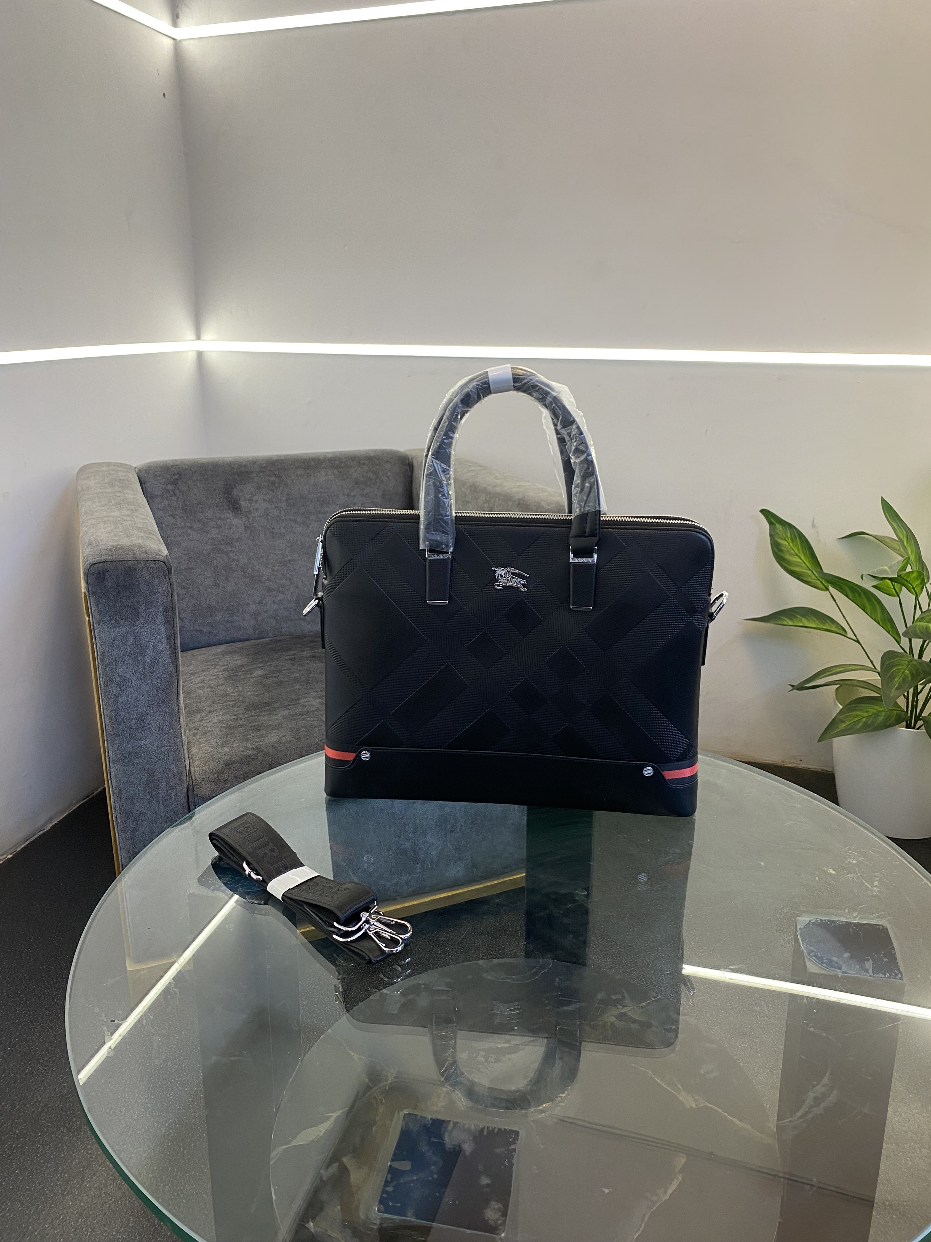 Burbery Imported leather laptop bag with double zip back zip and strap black