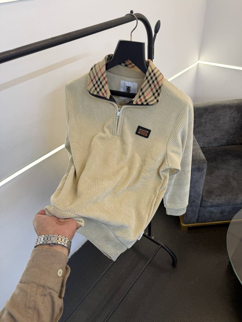 Burbery woollen knitted blend imported sweatshirt with steel logo on chest and brand zip cream
