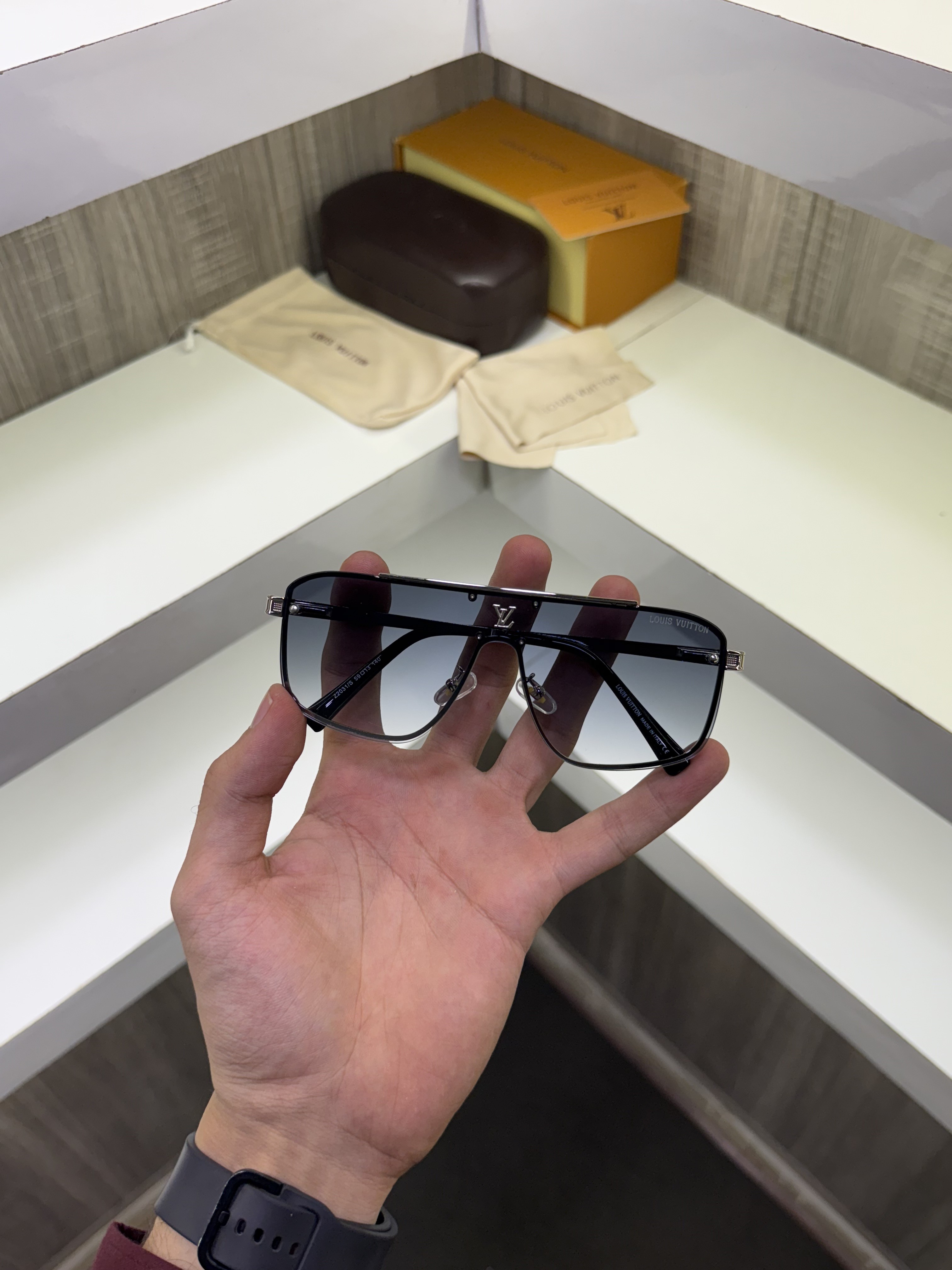 Loui Vuitton 2031 Premium sunglass