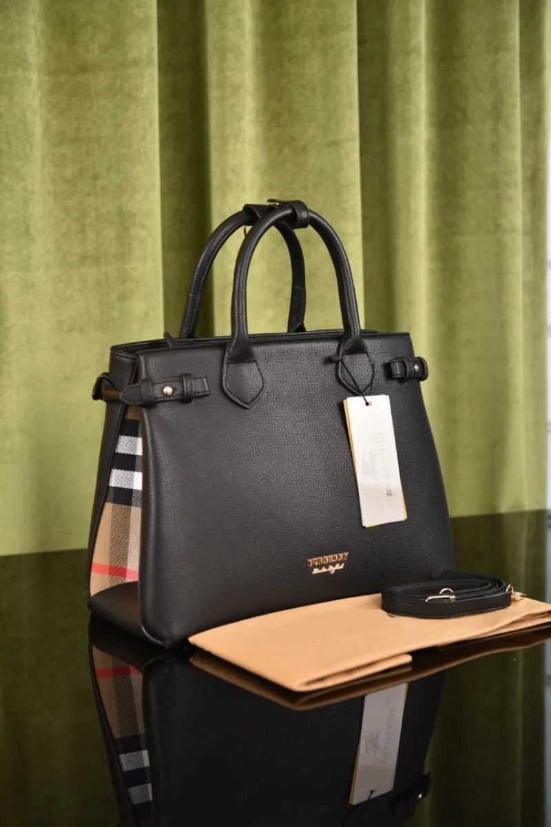 Burbery_Medium_Banner_Handbag_With_Dust_Bag_&_Shoulder_Strap_(Black-548)