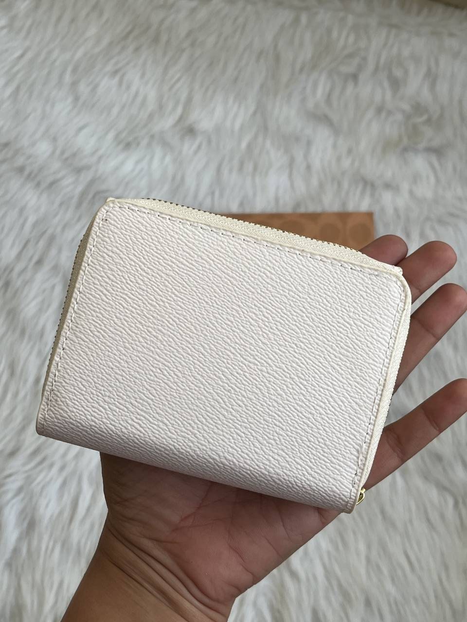 Coatch_116_Daisy_Trifold_Wallet_With_OriginalBox_DustCover_Premium