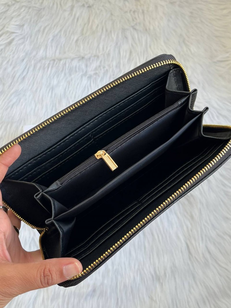 Chennel_73-93_Black_Zippy_Wallet_With_OriginalBox